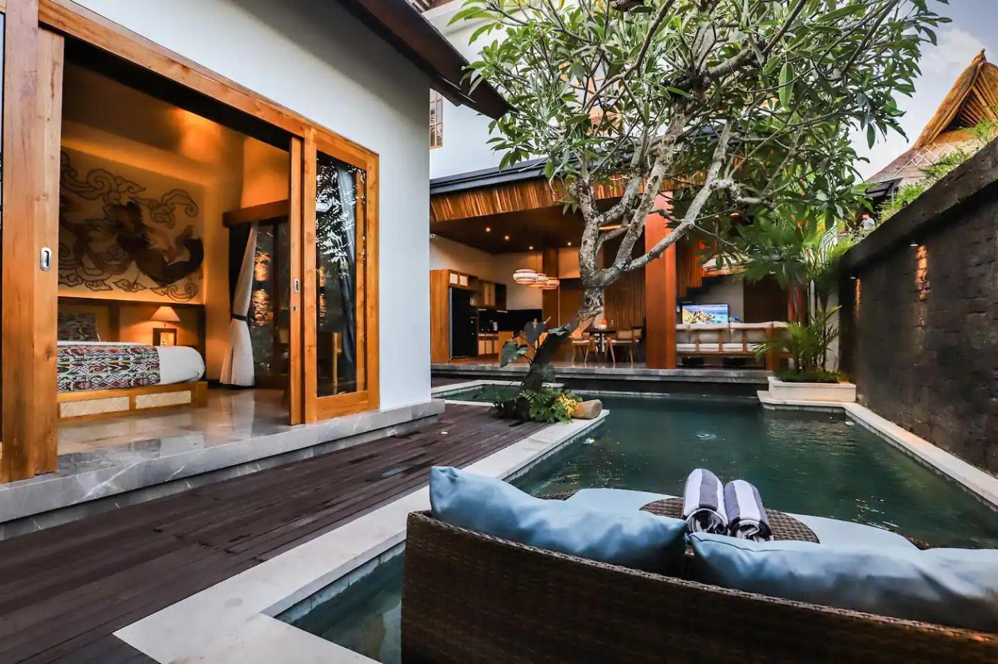 Beyond 3bdr, 2 Fl, 2 Pools, 2 Living