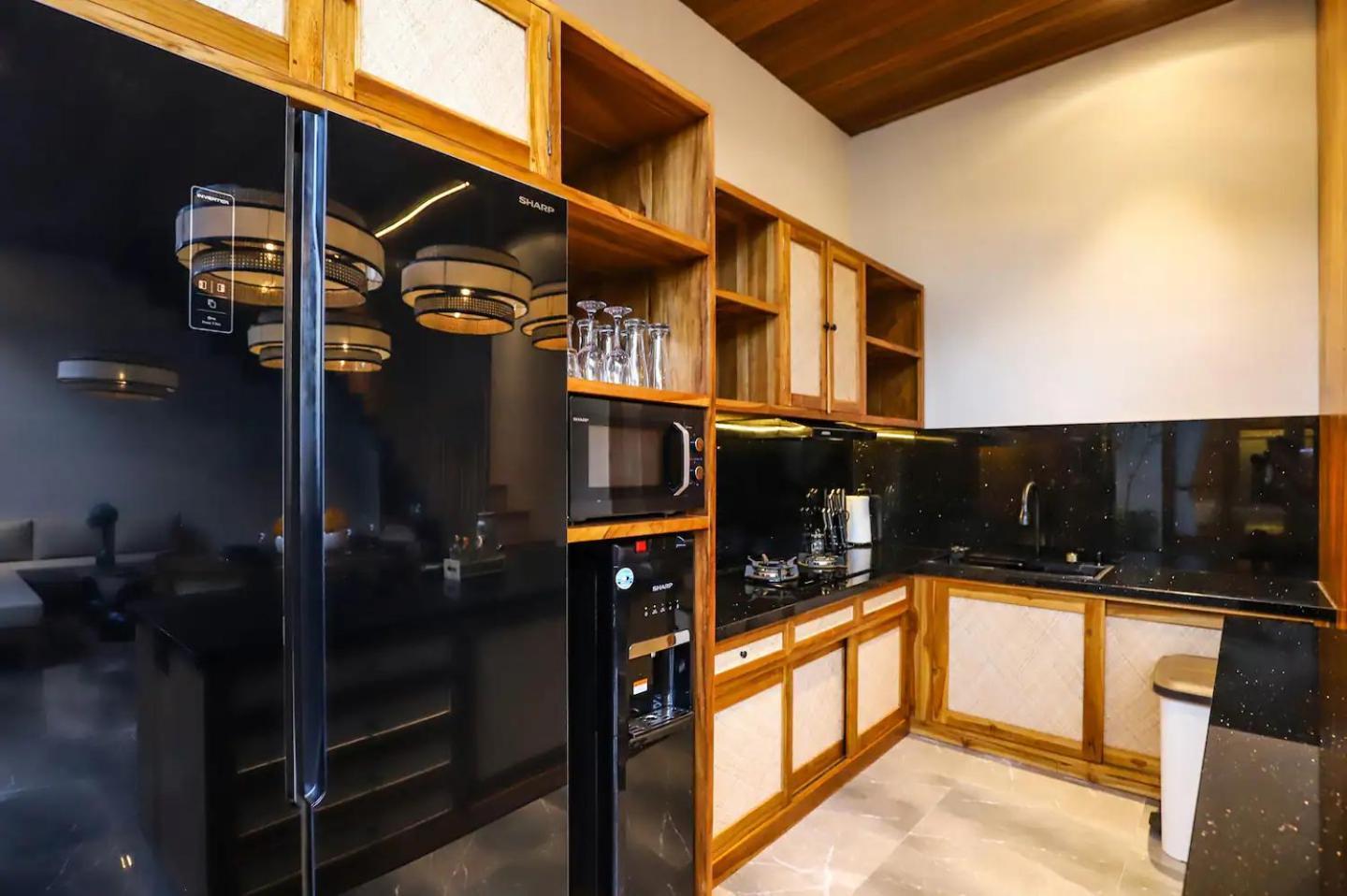 Villa Beyond 3bdr, 2 Fl, 2 Pools, 2 Living *