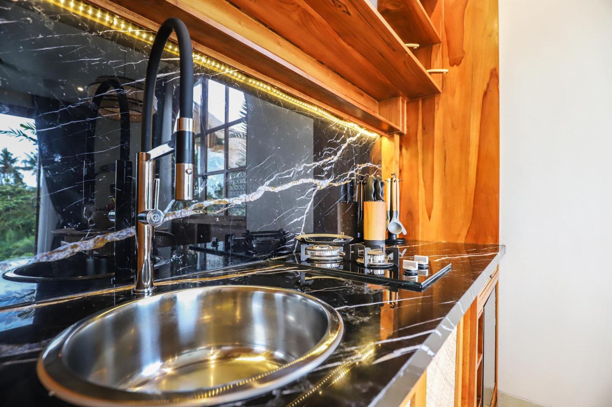 Beyond 3bdr, 2 Fl, 2 Pools, 2 Living Villa