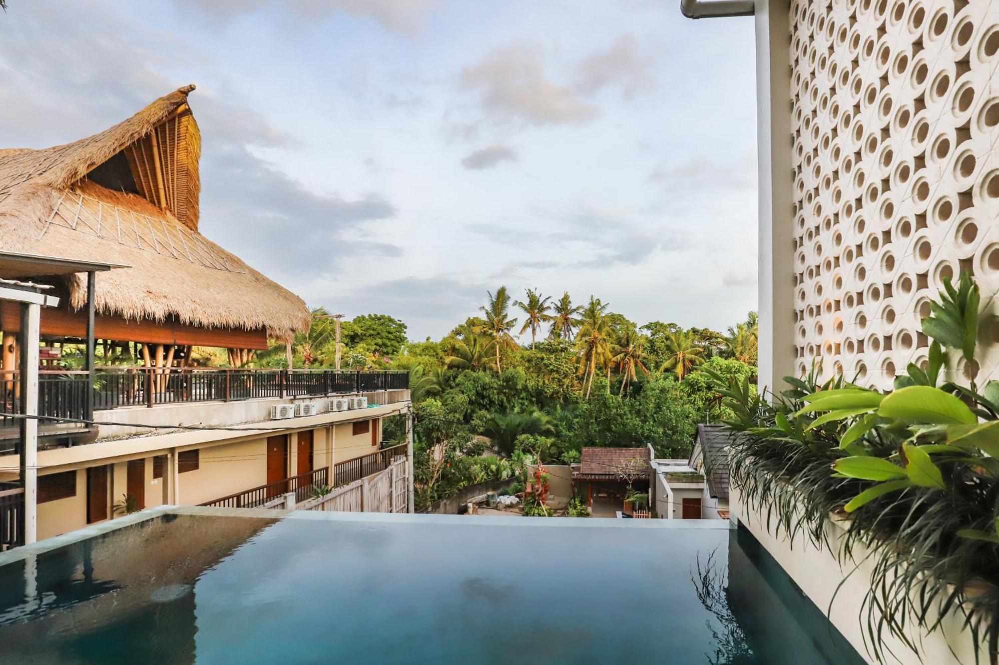 Beyond 3bdr, 2 Fl, 2 Pools, 2 Living