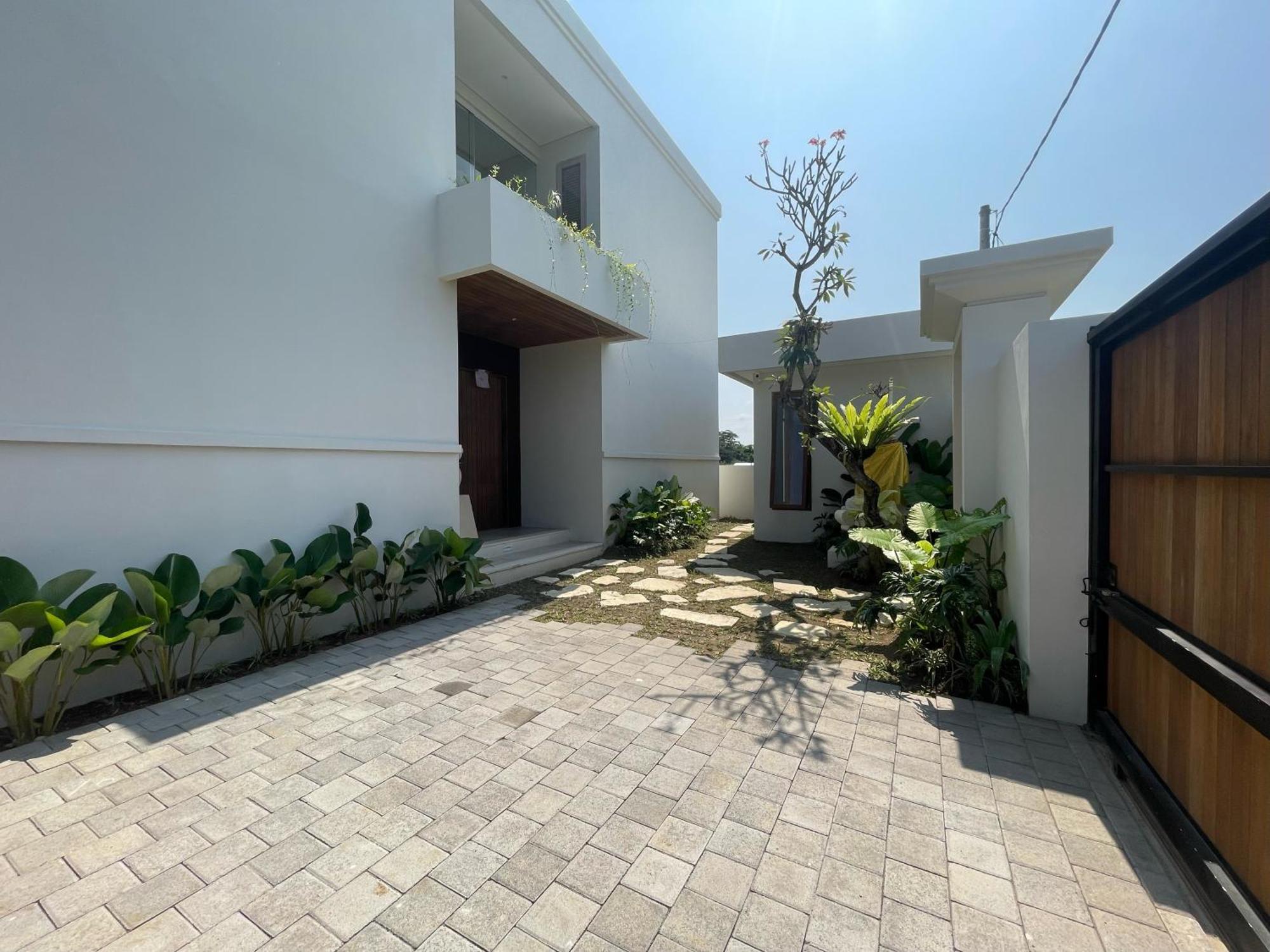 Momo Villa *
