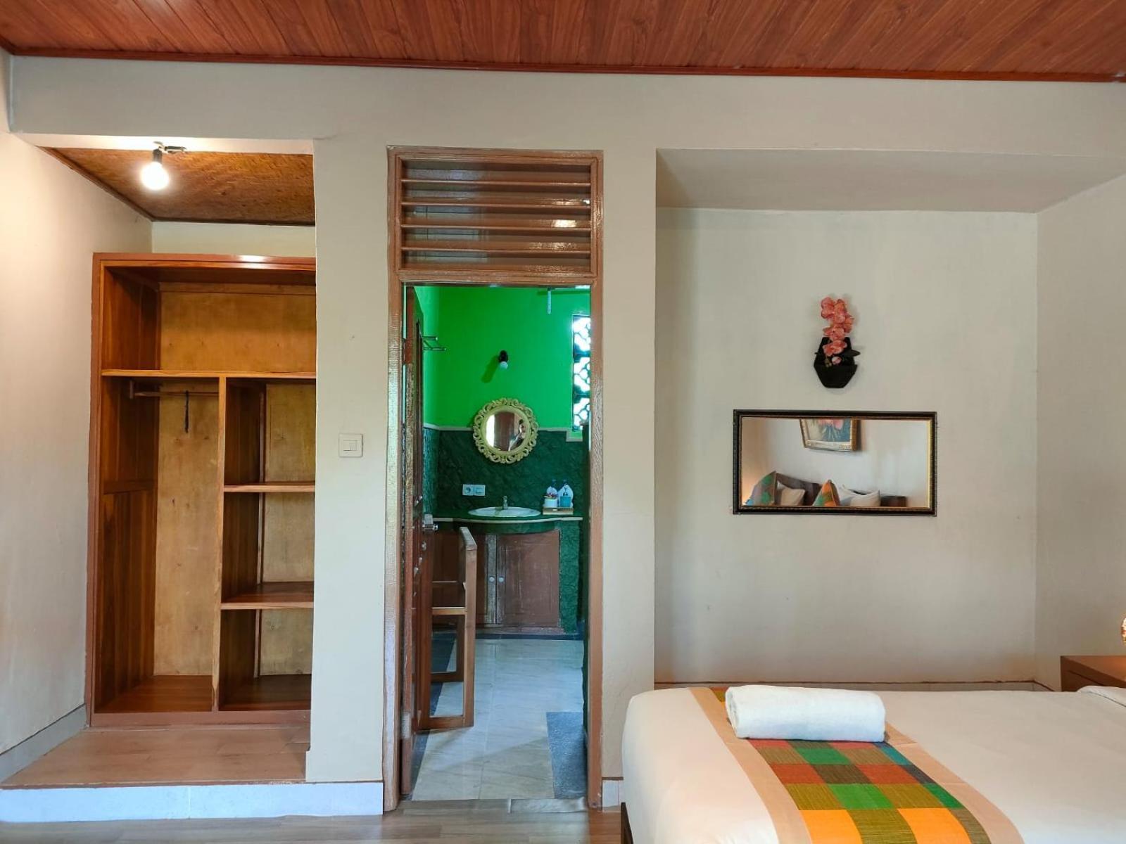 Sri Sunari Quest House *