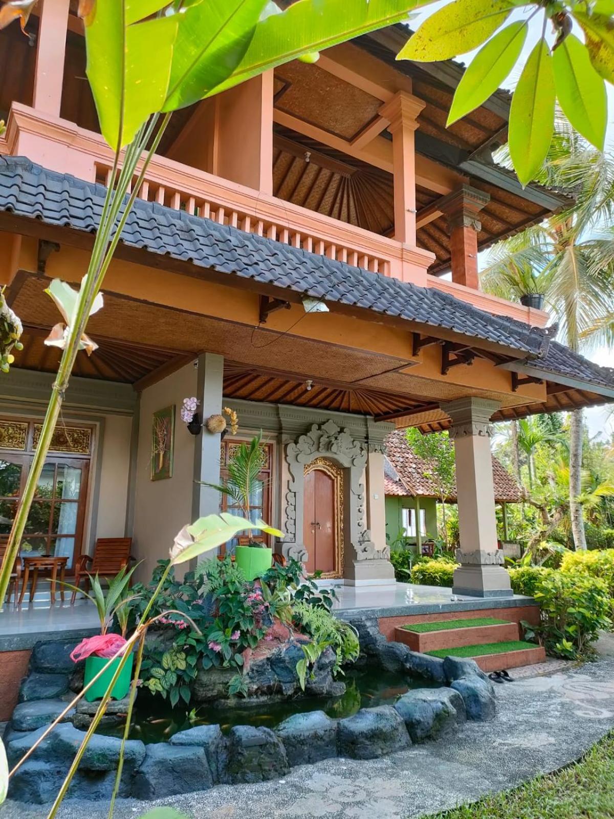 Sri Sunari Quest House Villa *