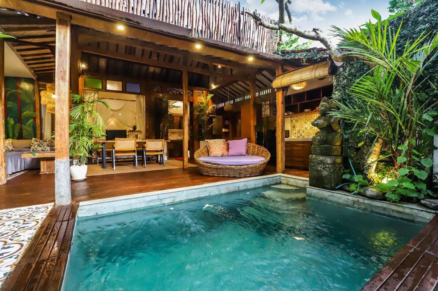 Nicely-decorated Compact With Plunge Pool