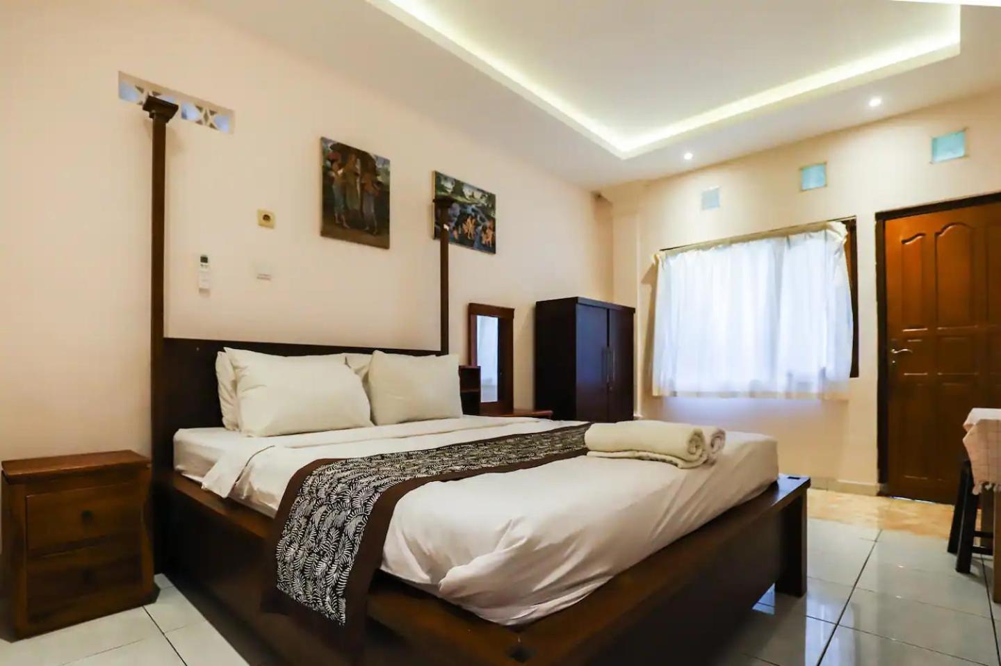 Simple Classic With Own Kitchen & Shared Pool Guest house