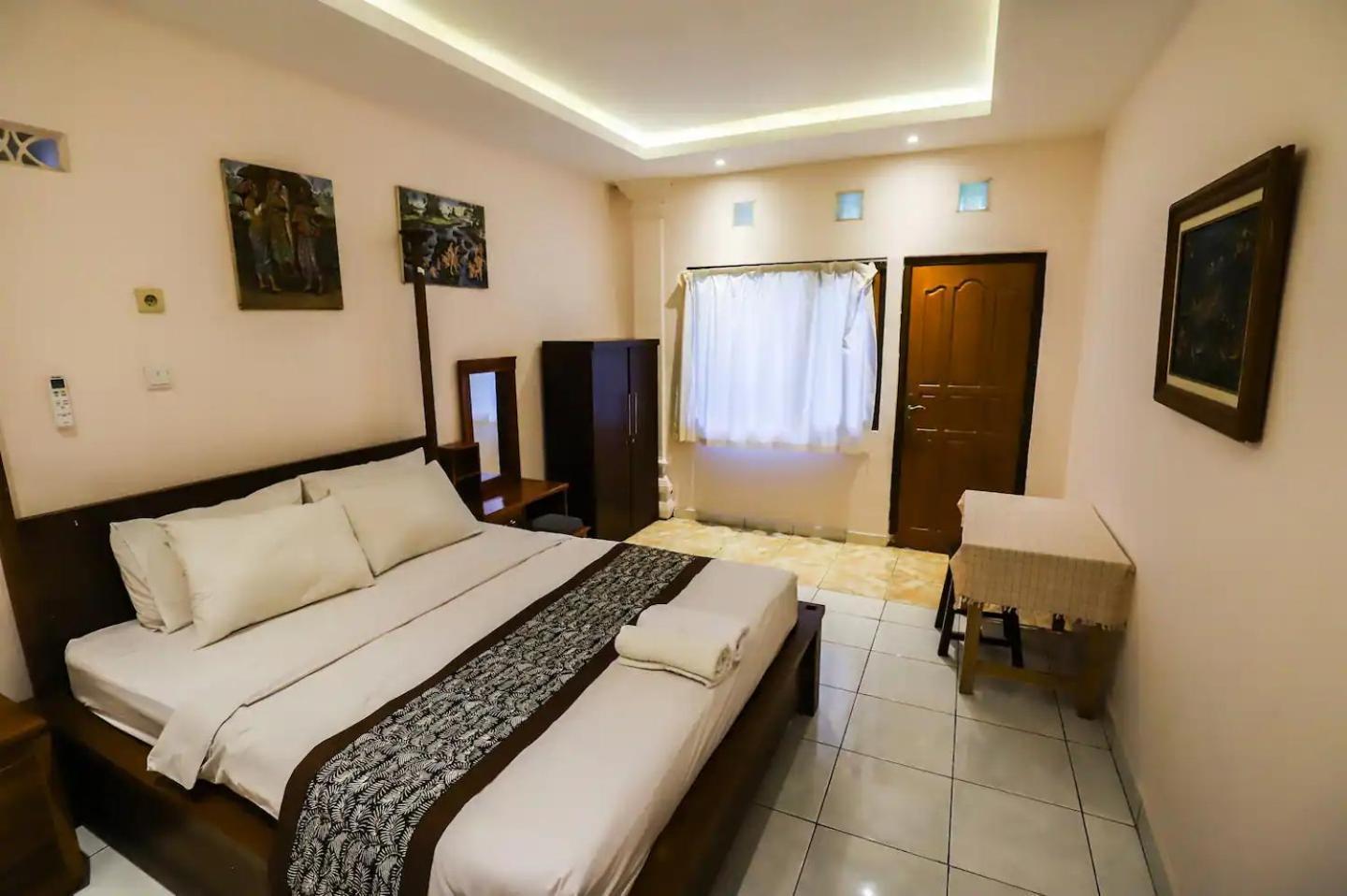 Simple Classic With Own Kitchen & Shared Pool Guest house *