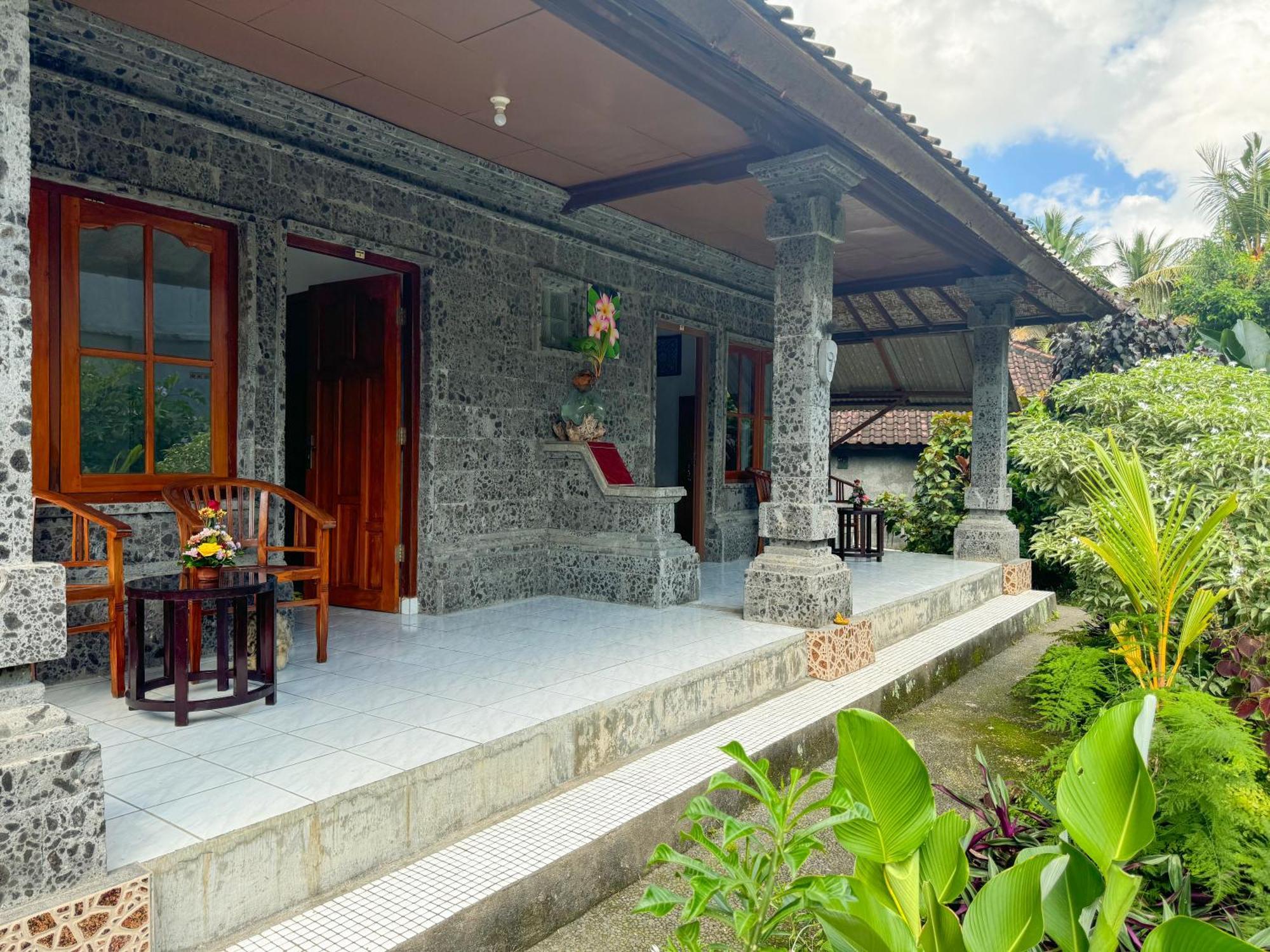Guest house Sari *
