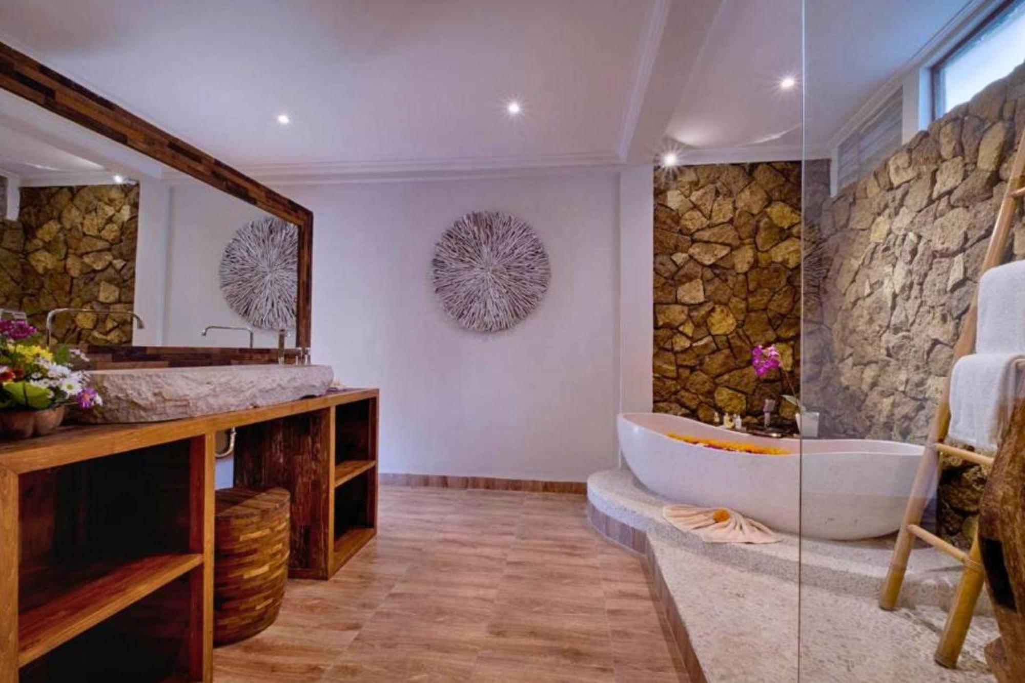 Villa Ranjana 4 Bedroom Private Pool Zn82 *
