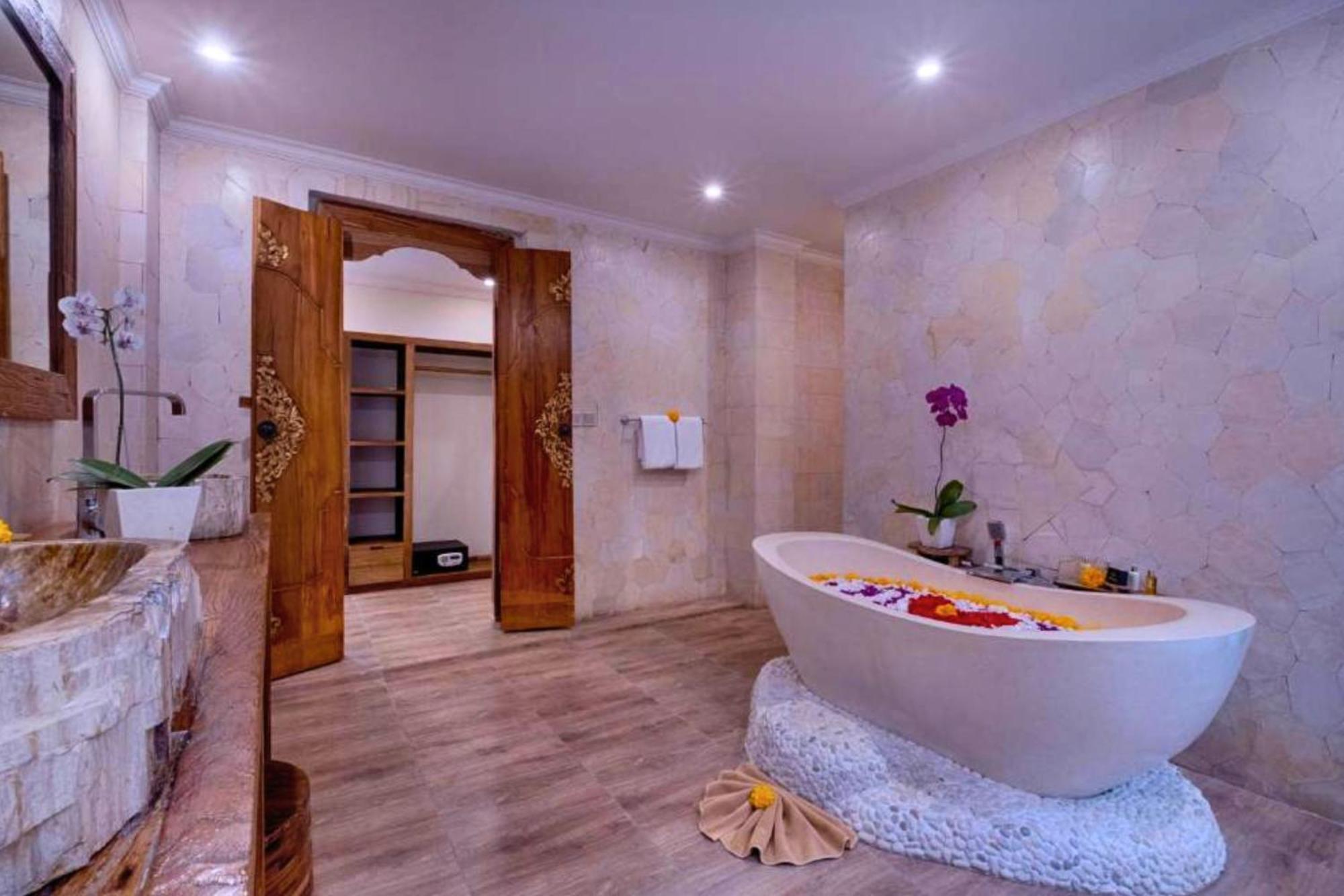 Villa Ranjana 4 Bedroom Private Pool Zn82 *