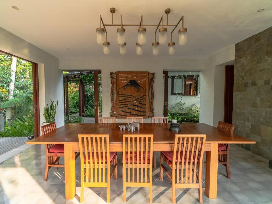 5 Bed Serenity In The Hills Of