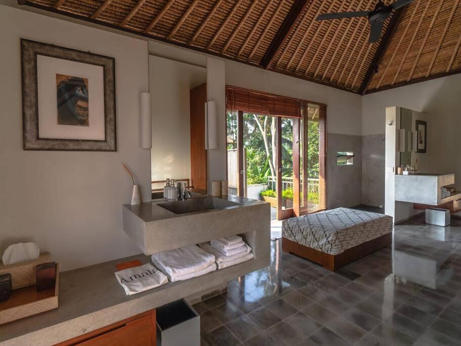 5 Bed Serenity In The Hills Of *