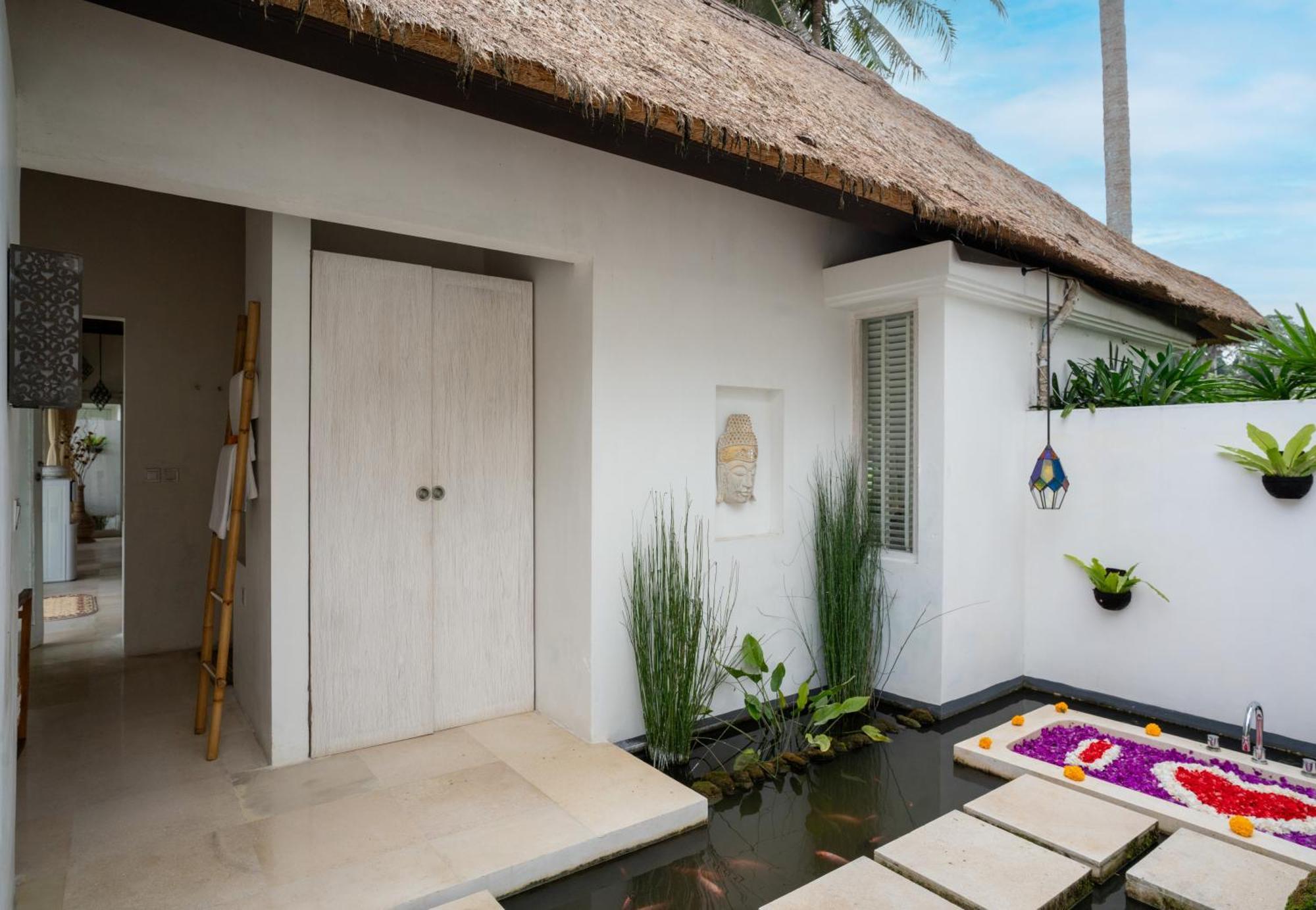 Fall In With Rose Moon Ubud (Bali)