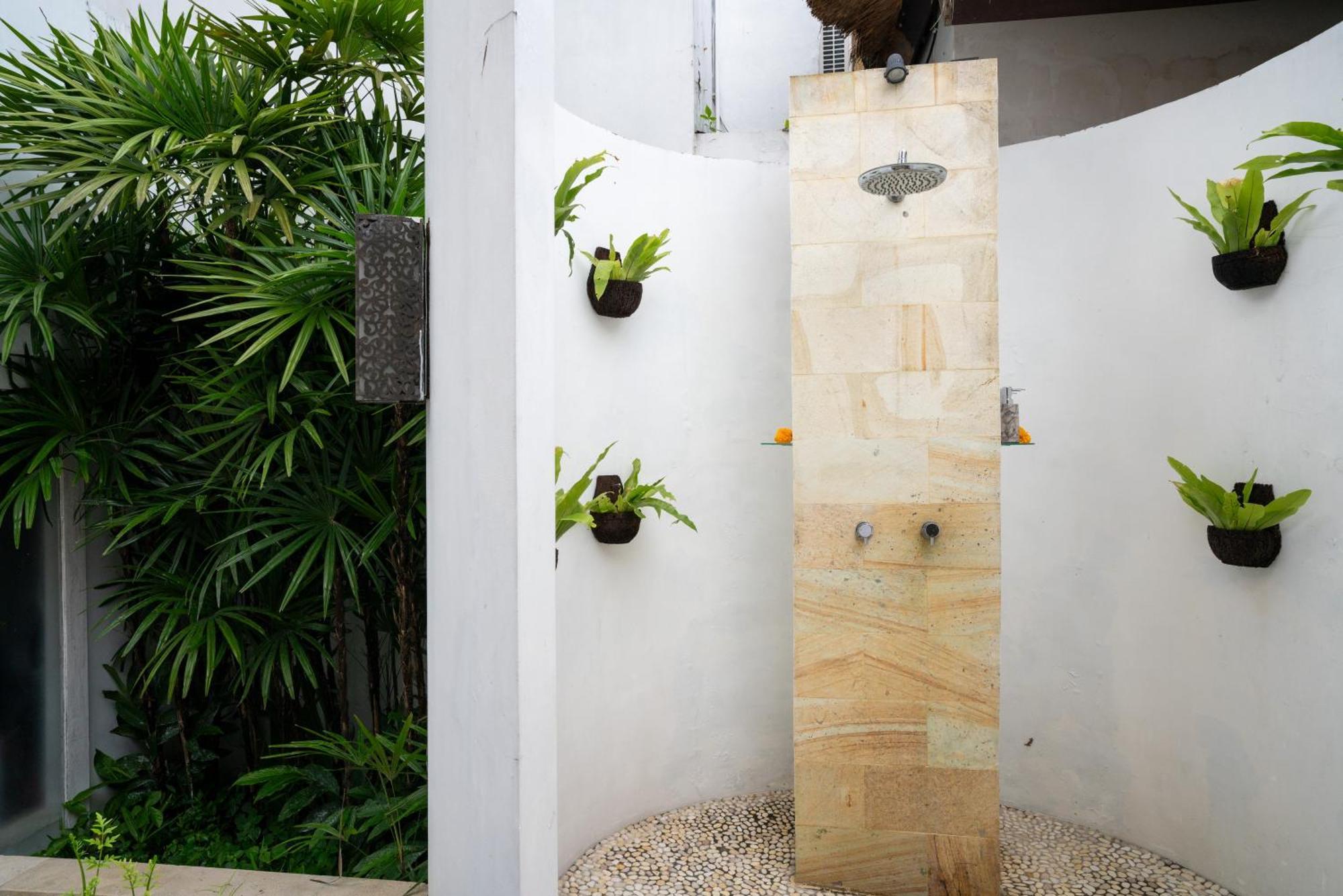 Fall In With Rose Moon * Ubud (Bali)
