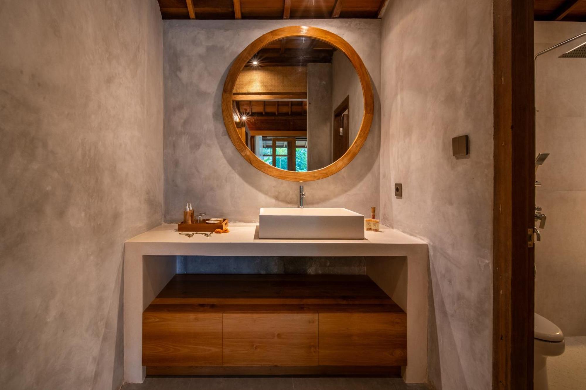 Villa Kayu Retreat - Traditional Luxe In Calm Area Of