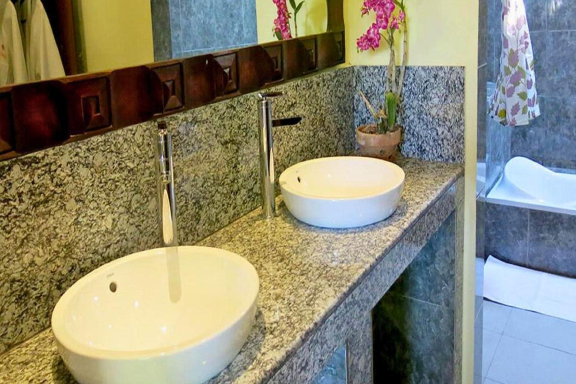 Entire 2 Bedroom Private Pool Zn97 *