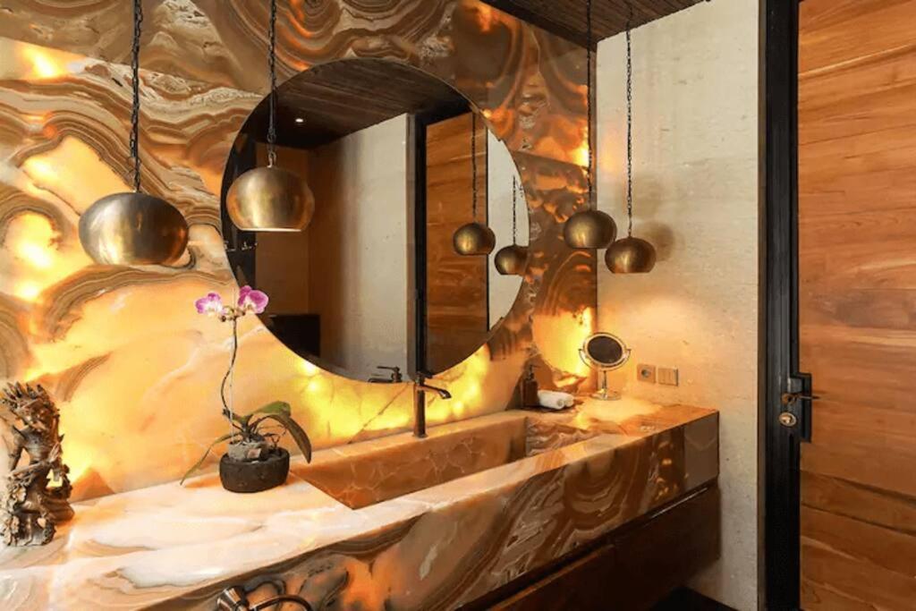 Dwa Chandra Full-service Luxury 4br & River Villa *