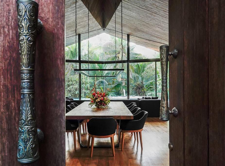 Dwa Chandra Full-service Luxury 4br & River Ubud (Bali)