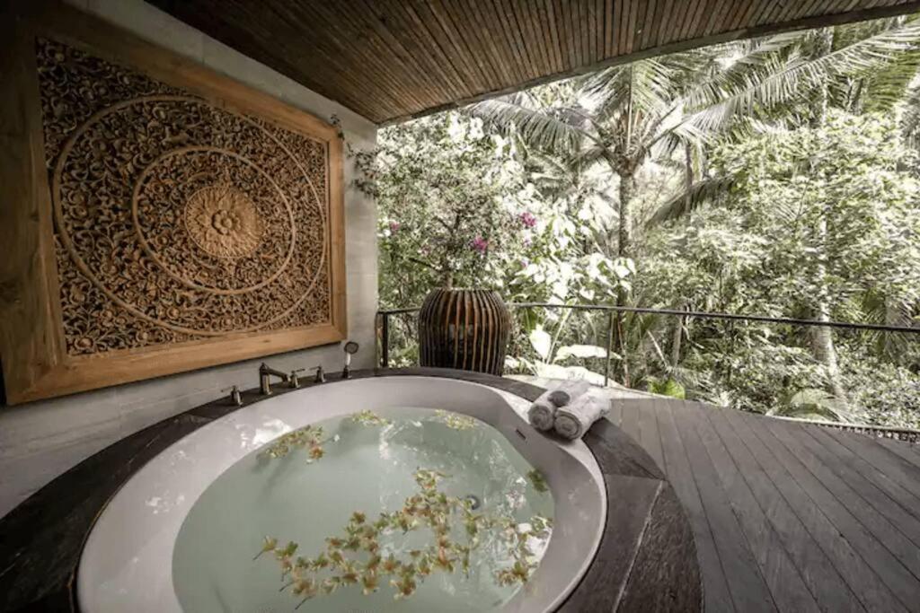 Dwa Chandra Full-service Luxury 4br & River Villa