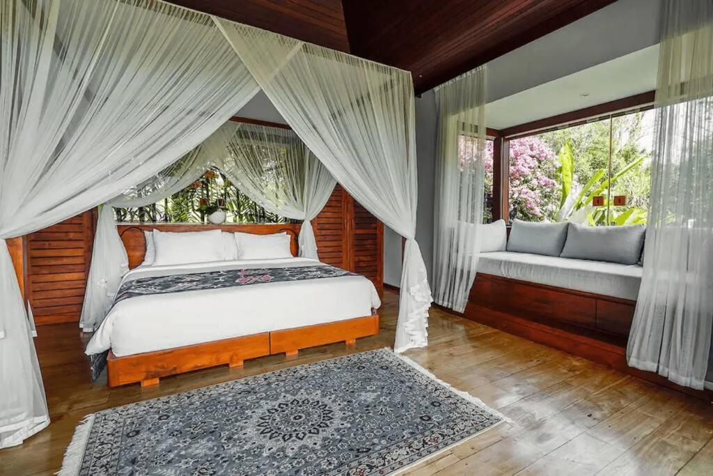 Dwa Chandra Full-service 5br In Nature Sanctuary Ubud (Bali)