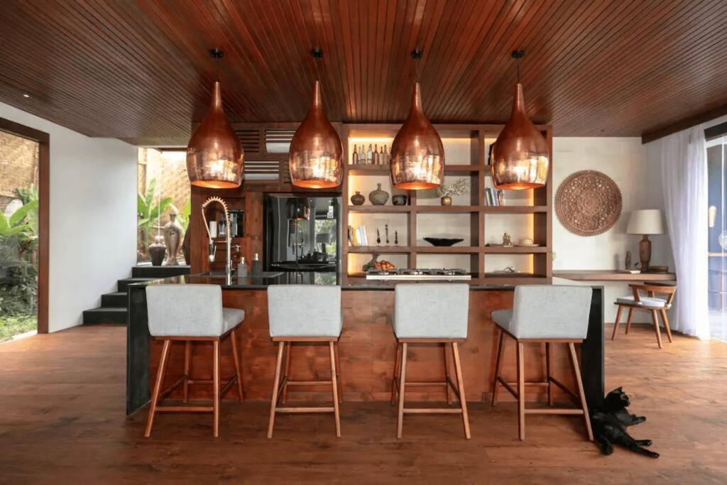 Dwa Chandra Full-service 5br In Nature Sanctuary