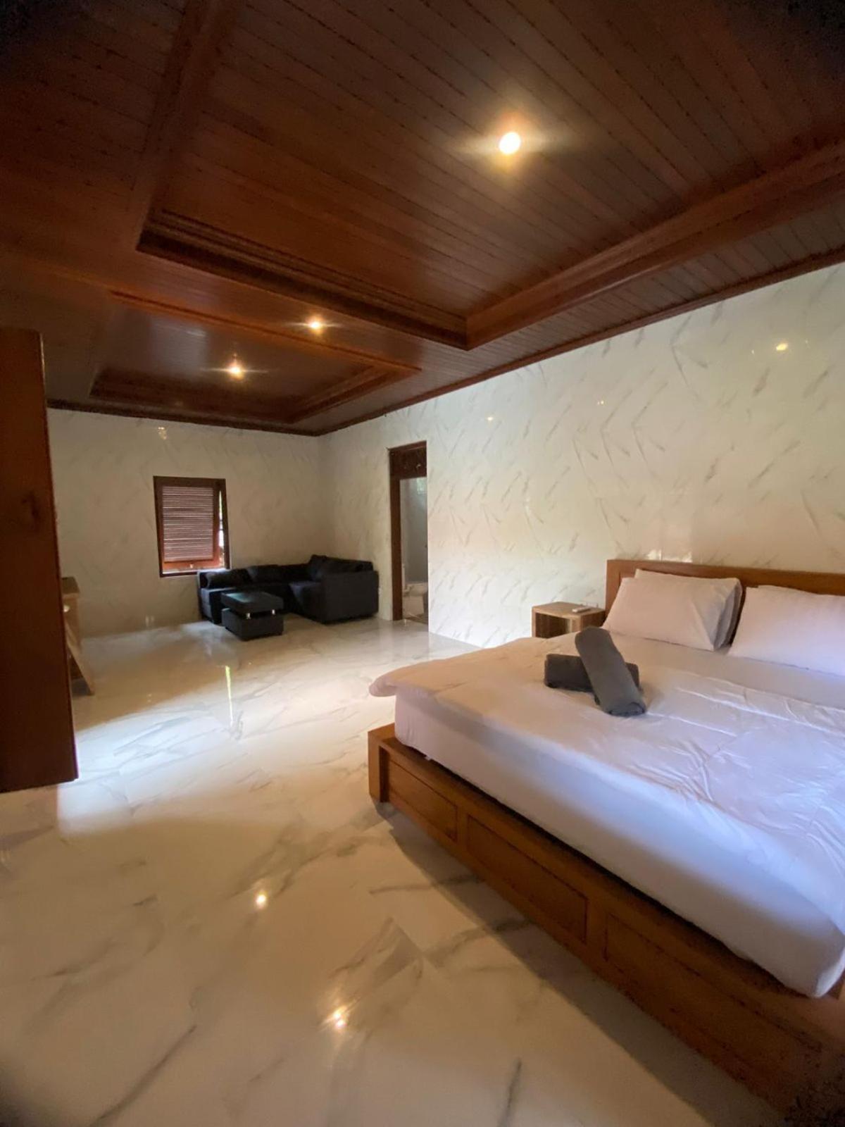 Tiara Guest house *