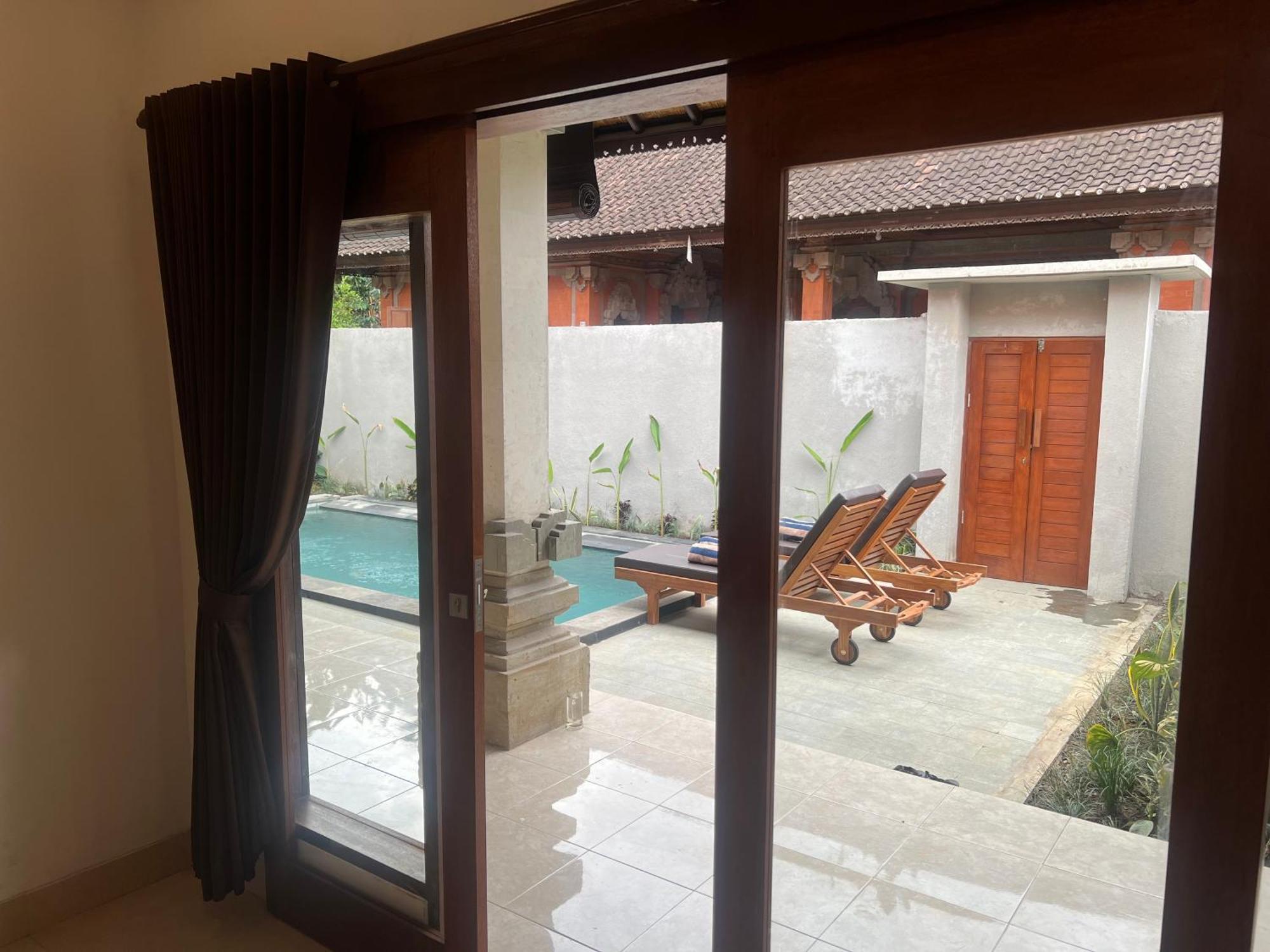 Dira House Villa *