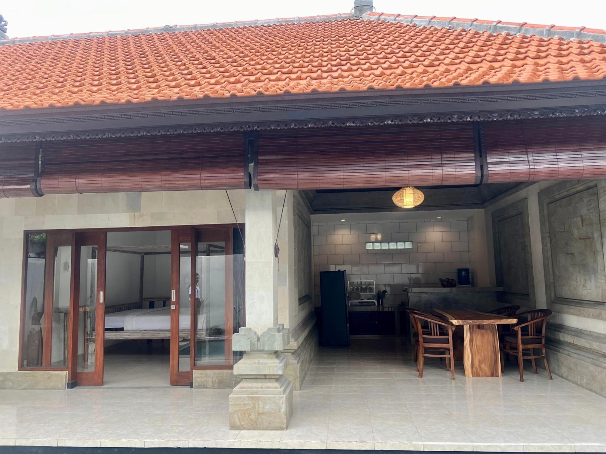 Dira House Villa *