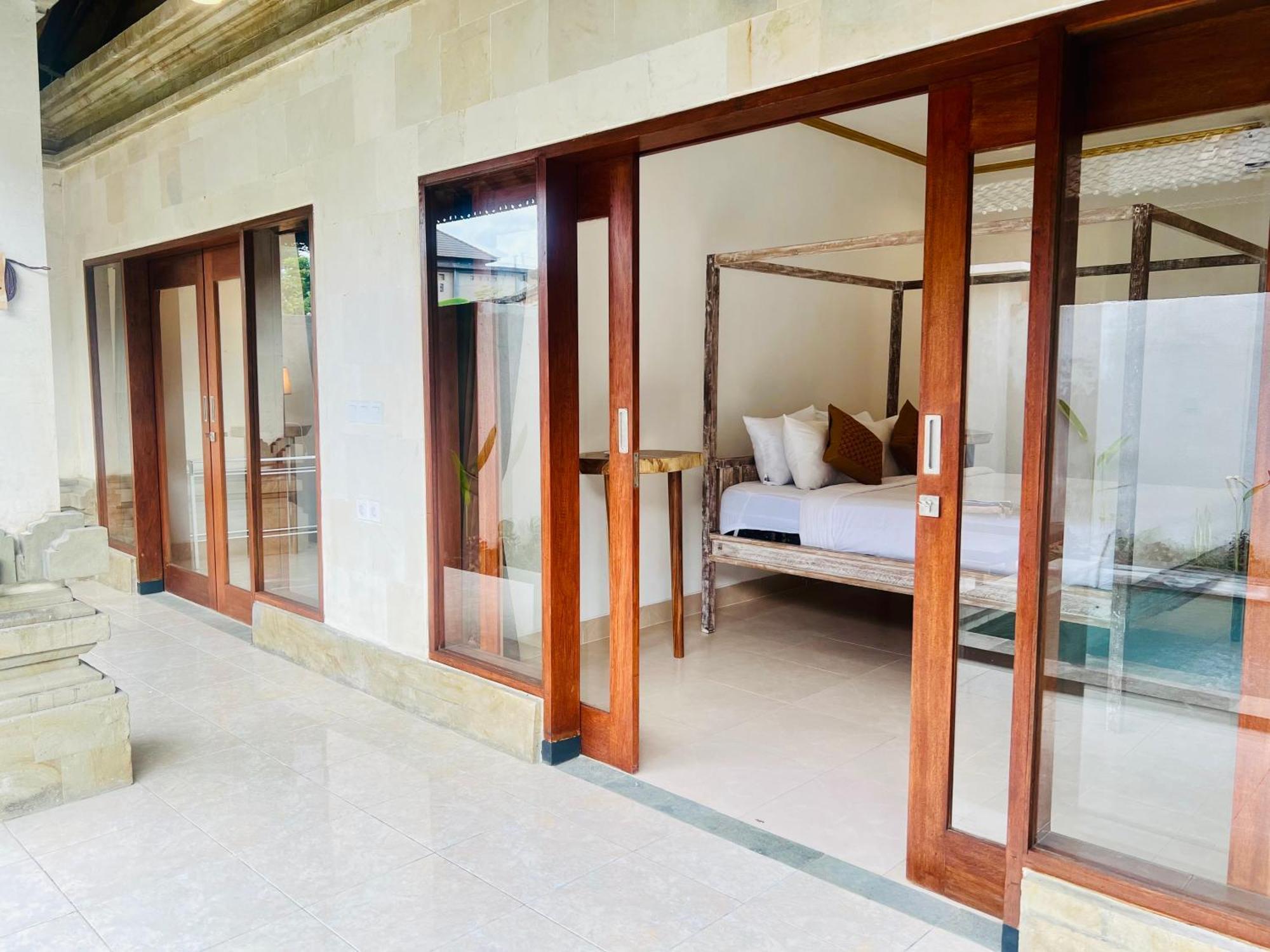 Dira House