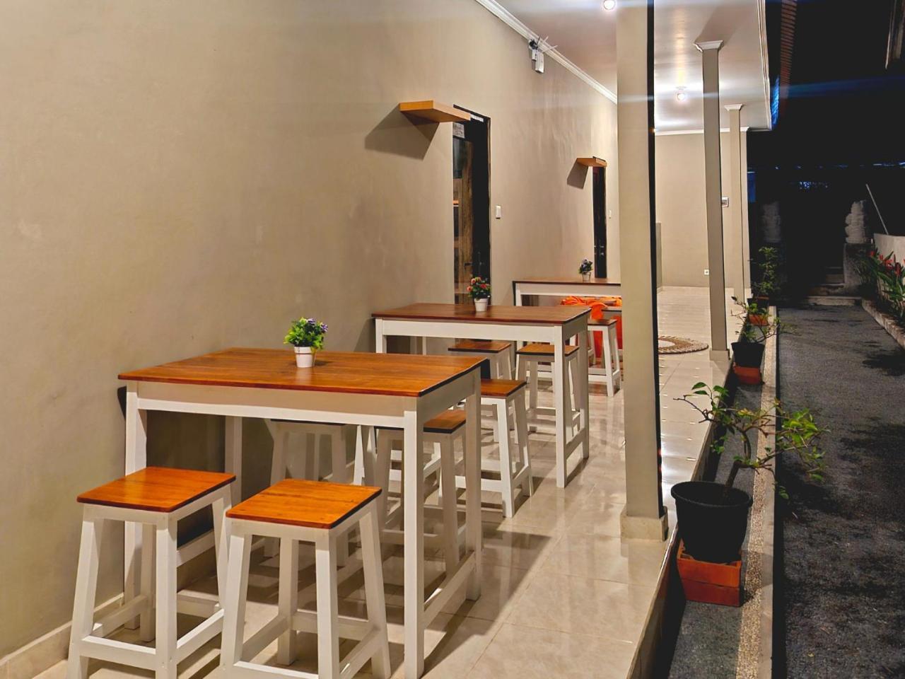 Tude Hostel *