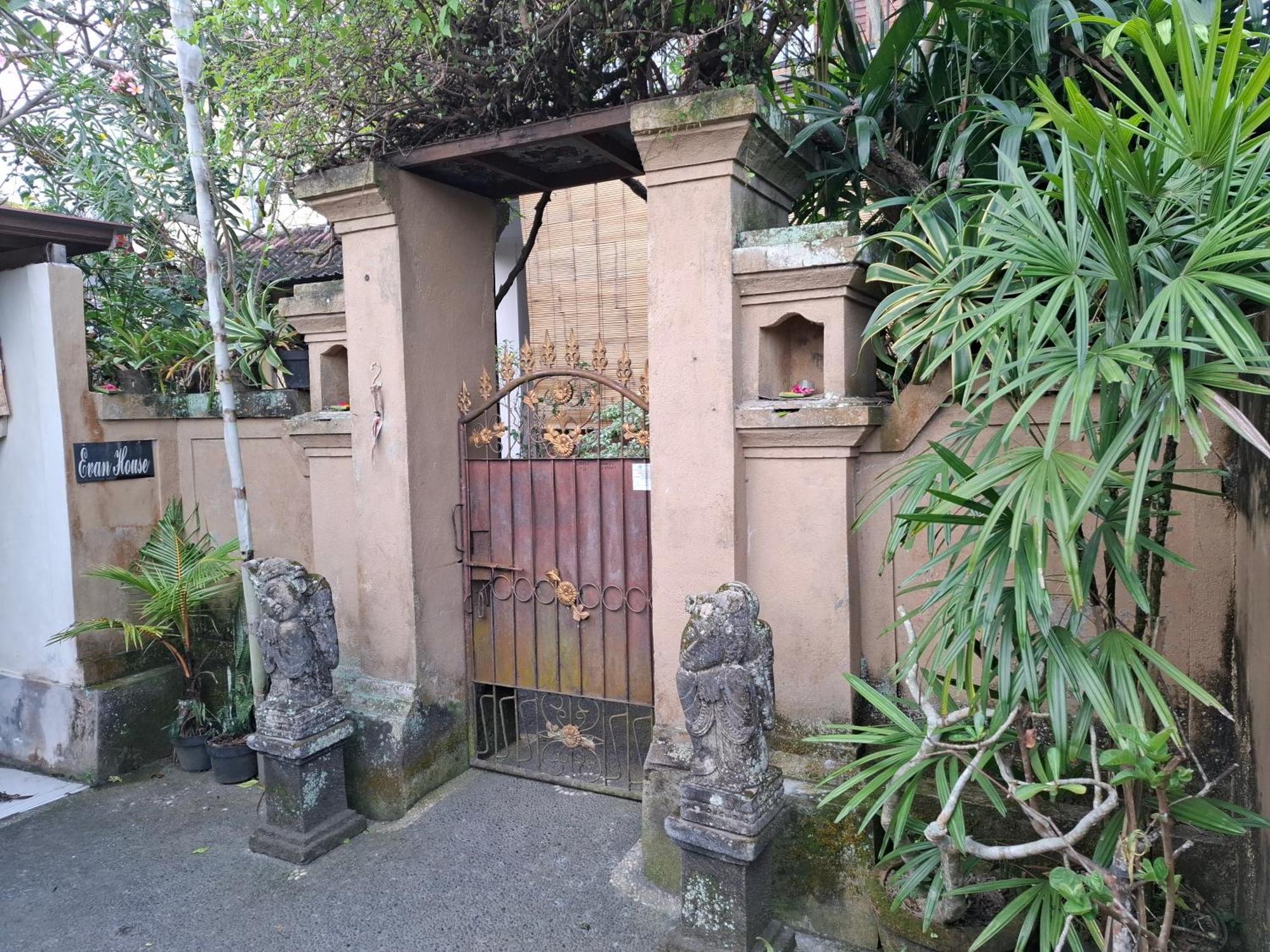 Guest house Evan House With Kitchens And Private Balconies