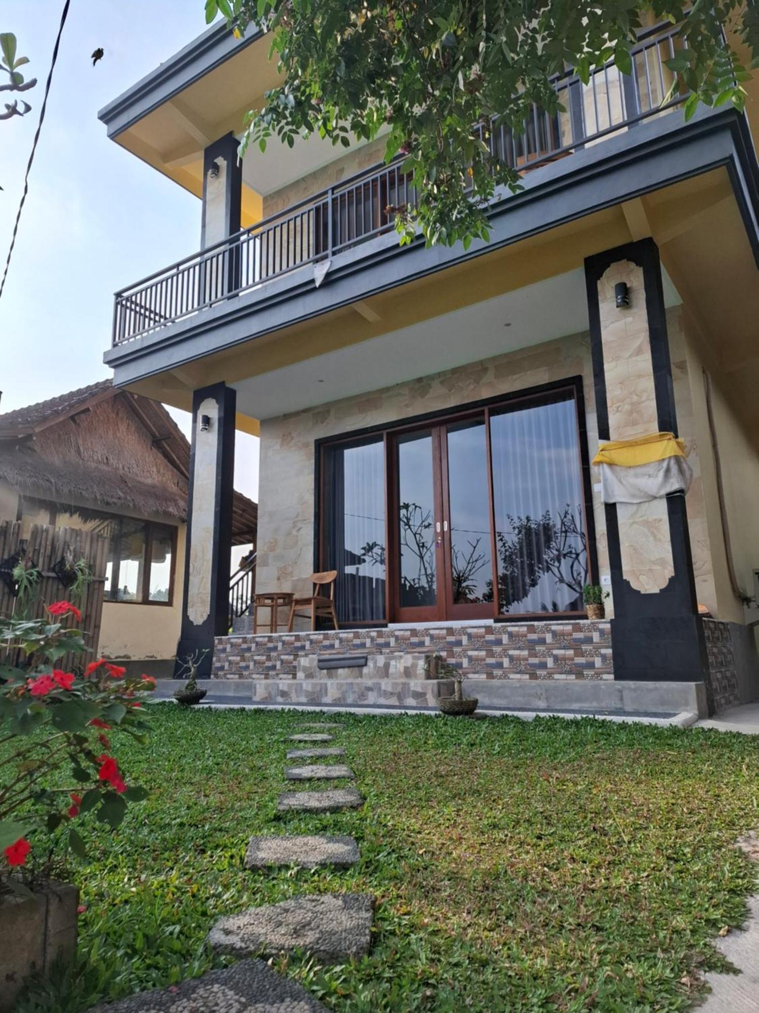 Nyoman Guest house *