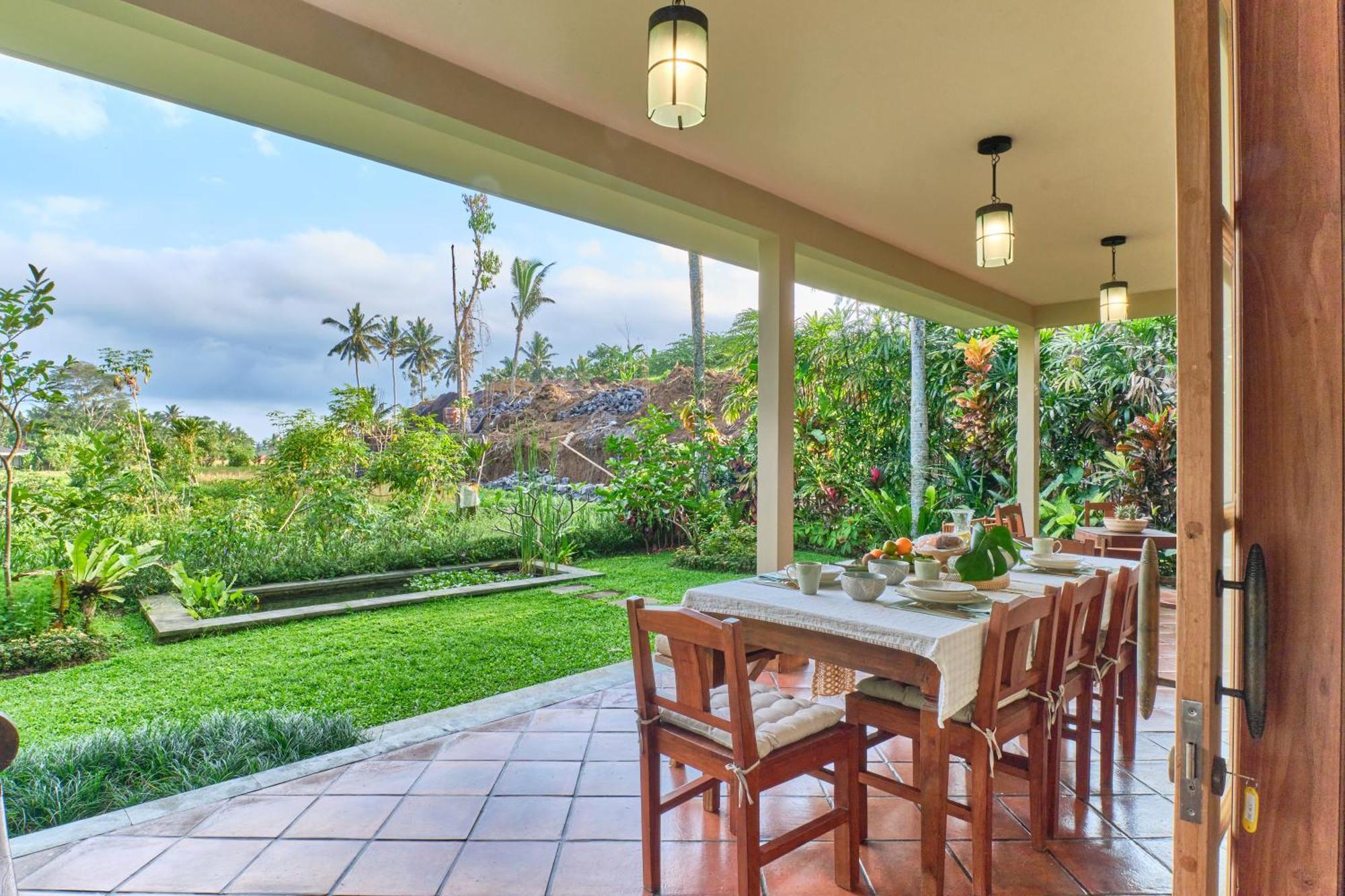 Balinese Antiques Single Level 3br In Villa *