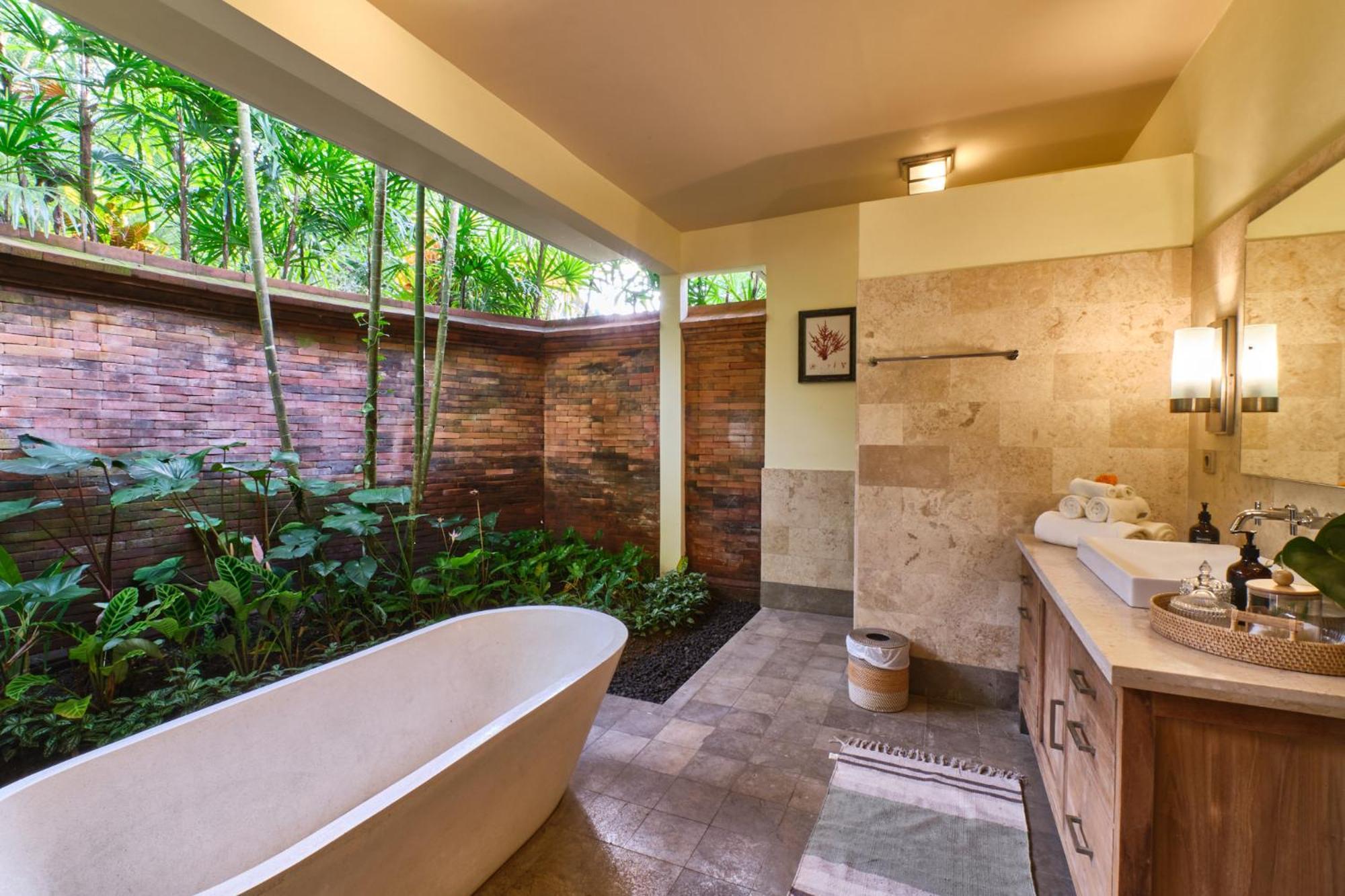Balinese Antiques Single Level 3br In *