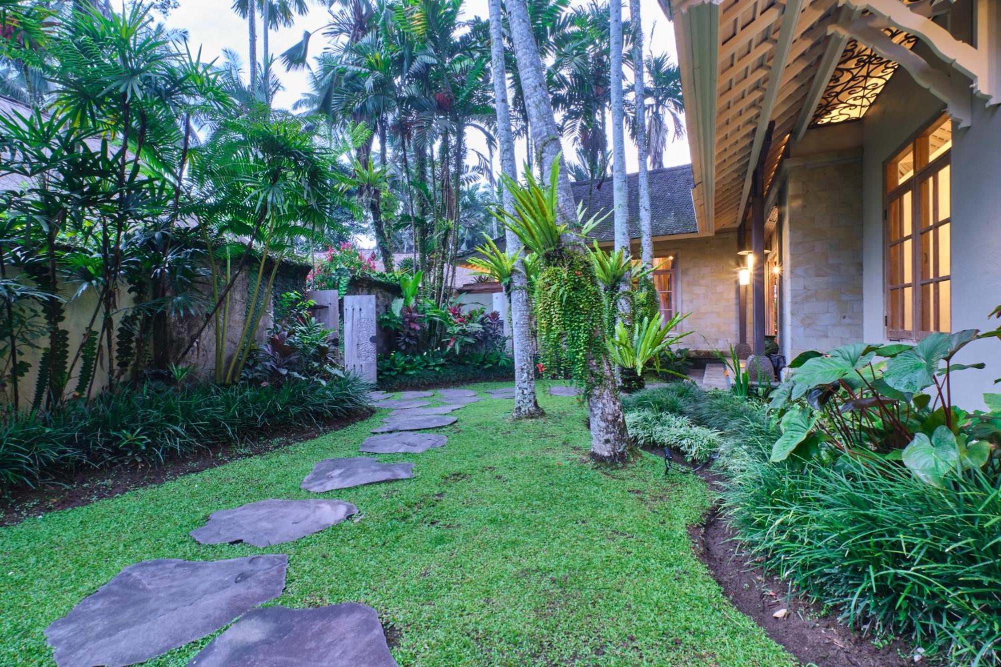 Balinese Antiques Single Level 3br In Ubud (Bali)