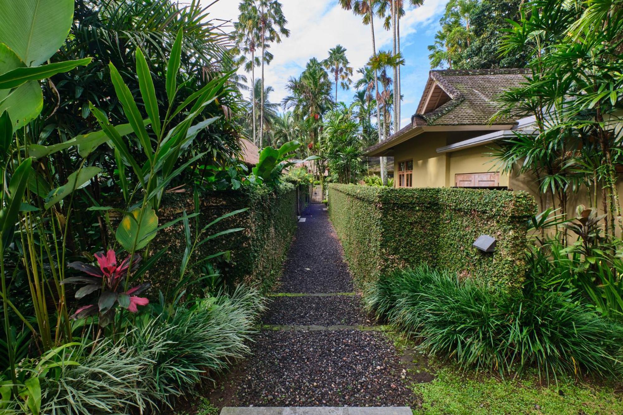 Balinese Antiques Single Level 3br In Villa Ubud (Bali)
