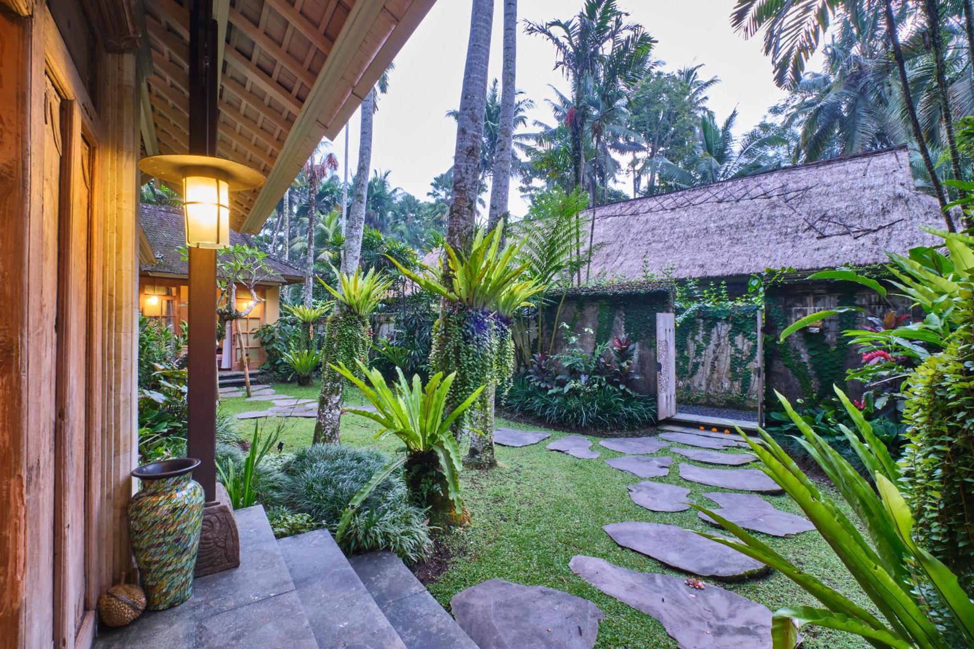 Balinese Antiques Single Level 3br In Ubud (Bali)