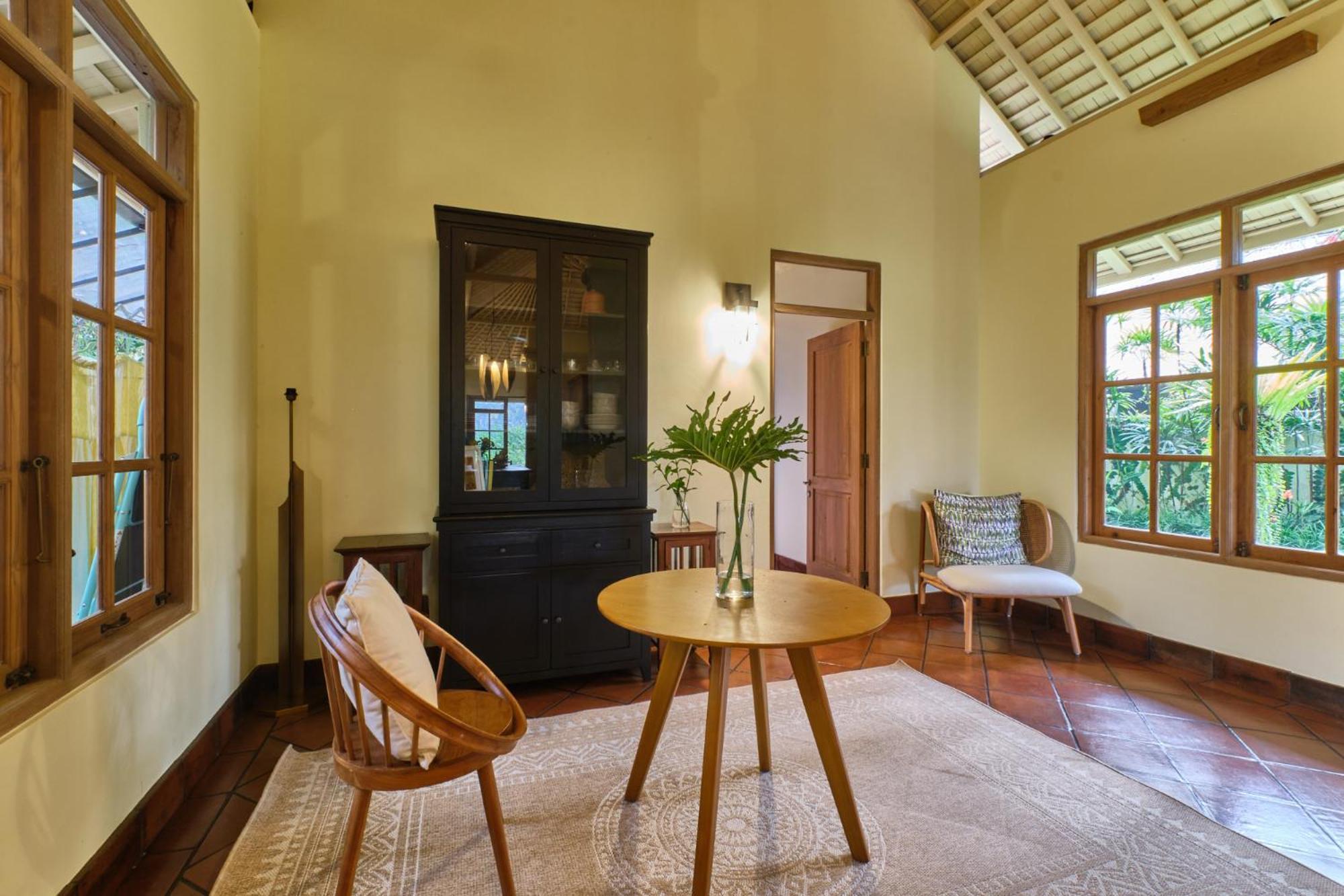 Balinese Antiques Single Level 3br In Villa Ubud (Bali)