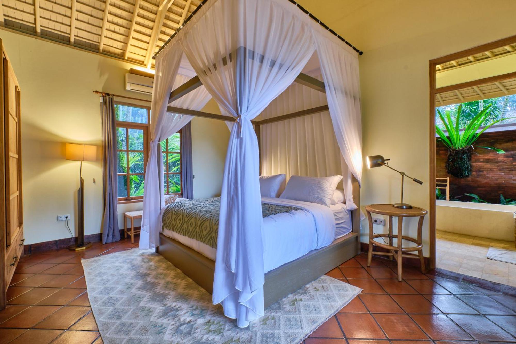 Villa Balinese Antiques Single Level 3br In