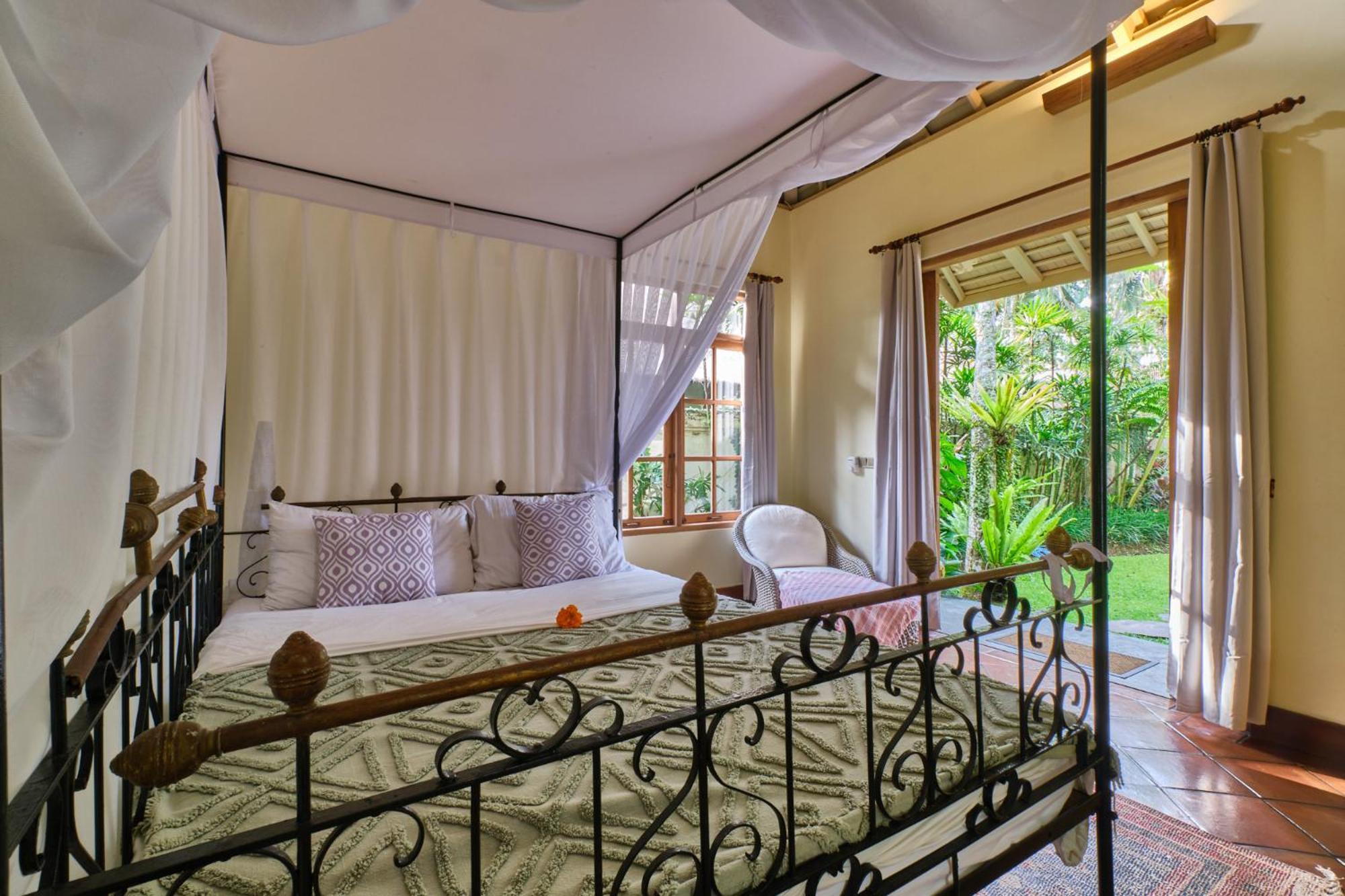 Balinese Antiques Single Level 3br In Villa Ubud (Bali)