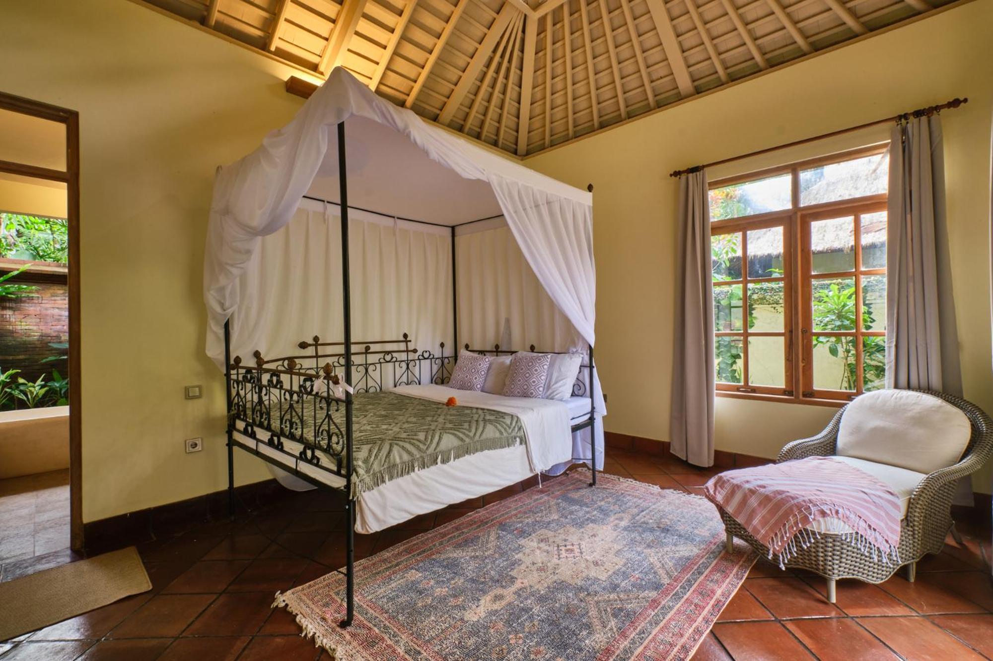 Balinese Antiques Single Level 3br In Ubud (Bali)