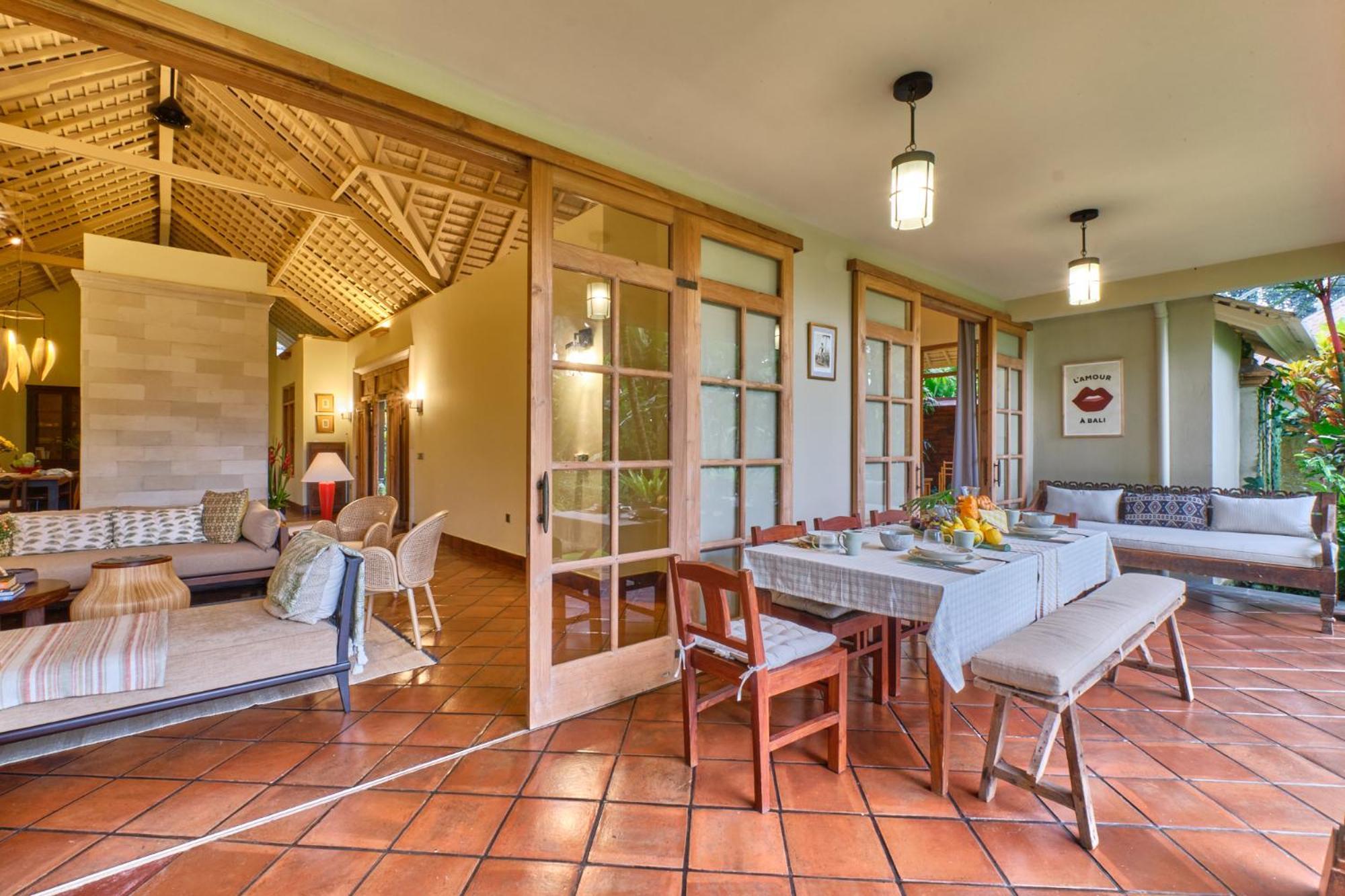 Balinese Antiques Single Level 3br In Villa *