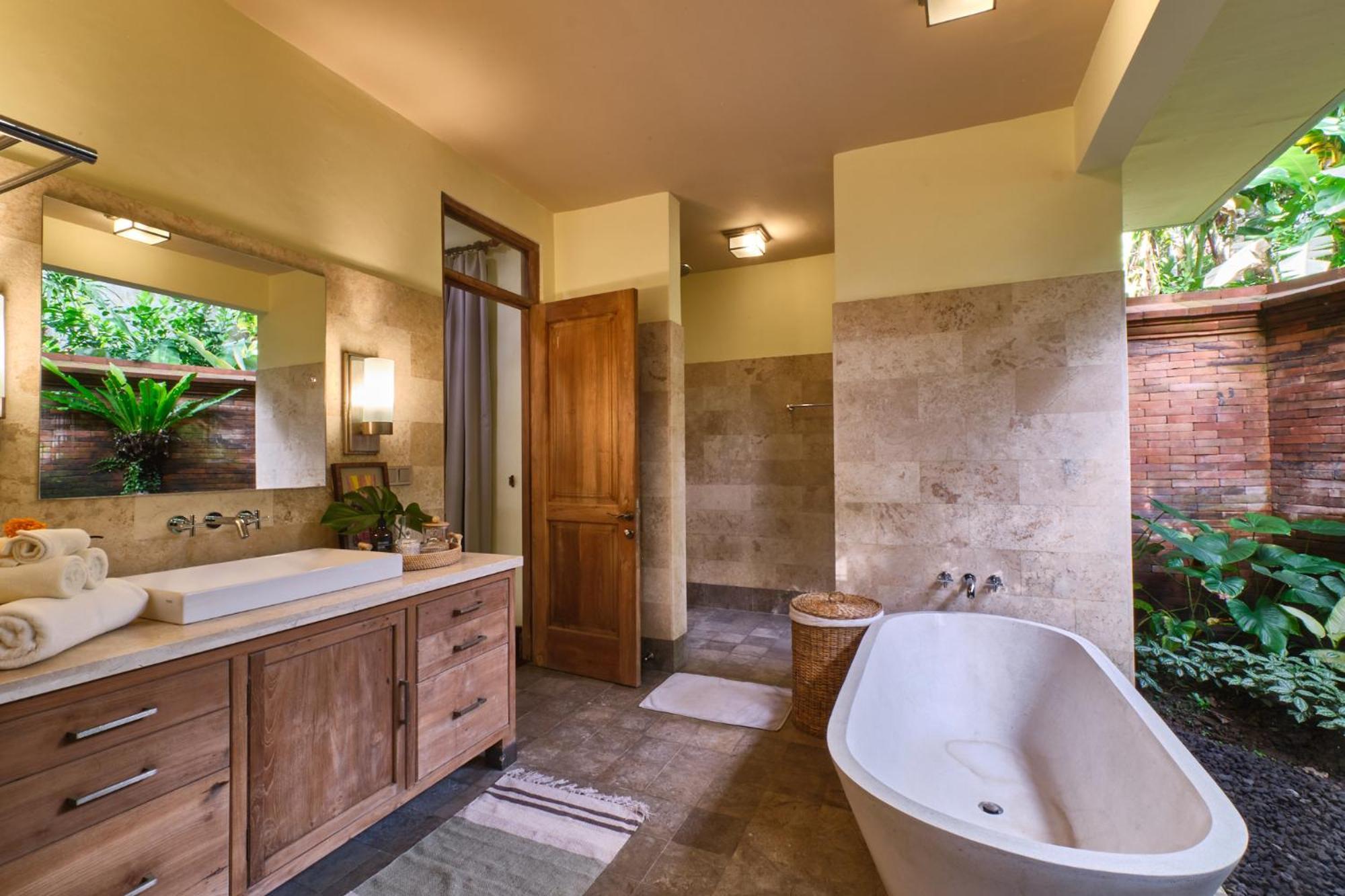 Villa Balinese Antiques Single Level 3br In