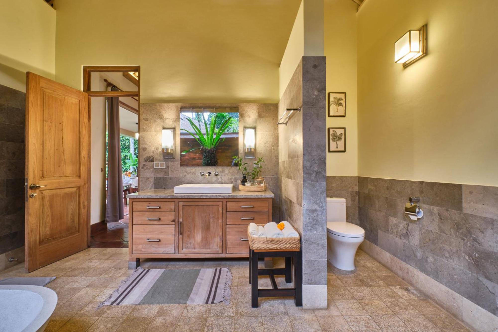 Villa Balinese Antiques Single Level 3br In