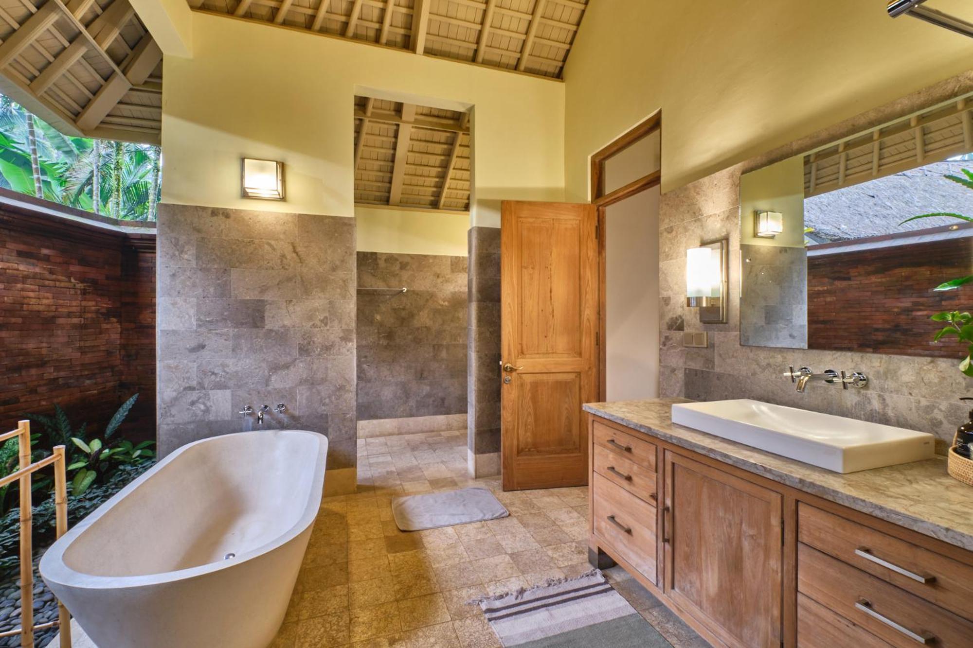 Balinese Antiques Single Level 3br In Ubud (Bali)