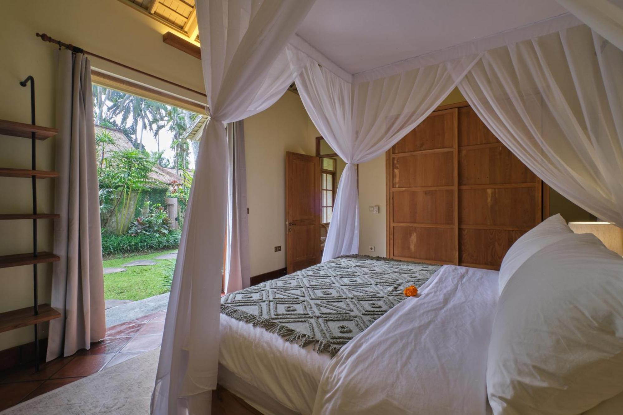 Villa Balinese Antiques Single Level 3br In *