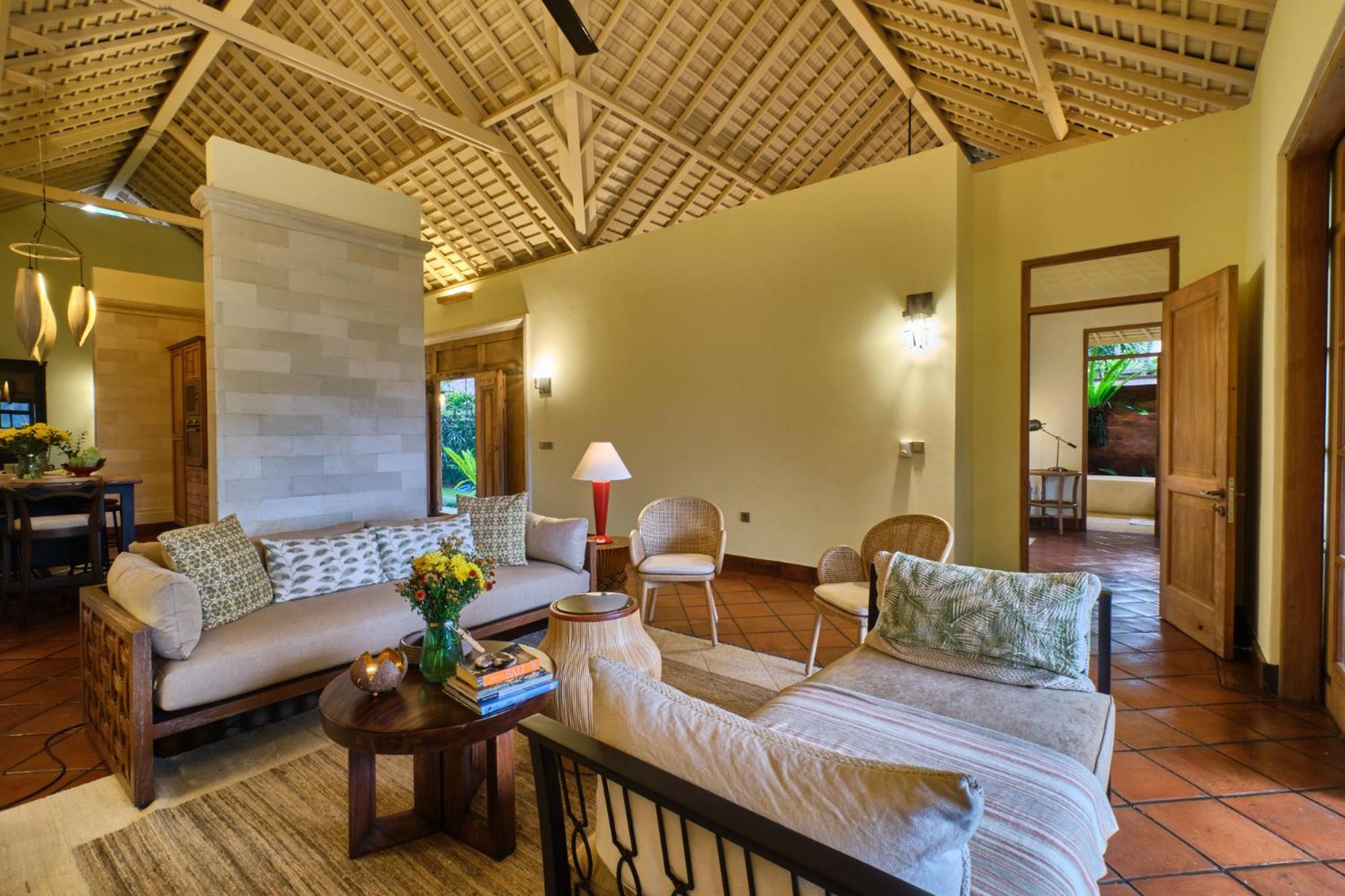 Villa Balinese Antiques Single Level 3br In *