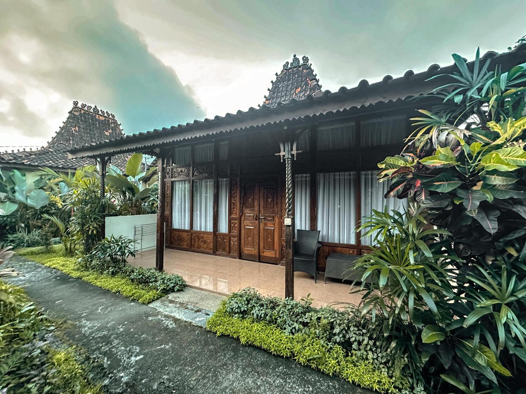 Herberg Kampoeng Joglo Abangan 3*