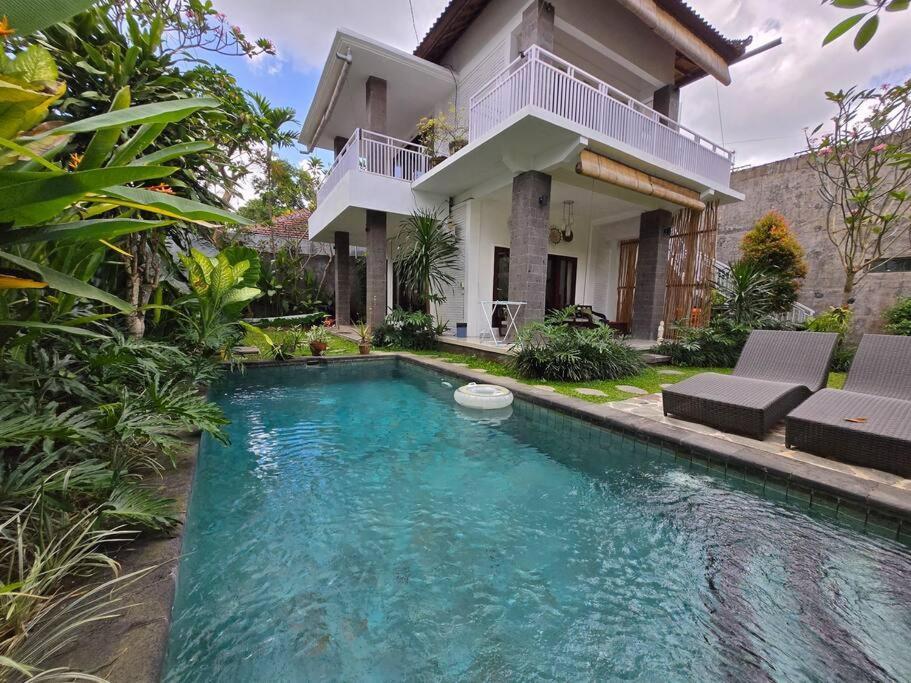 Villa Paradise Awaits *