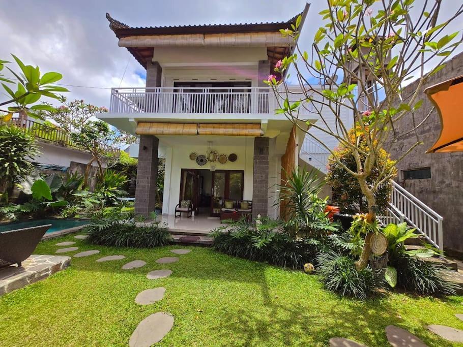Paradise Awaits Villa Ubud (Bali)