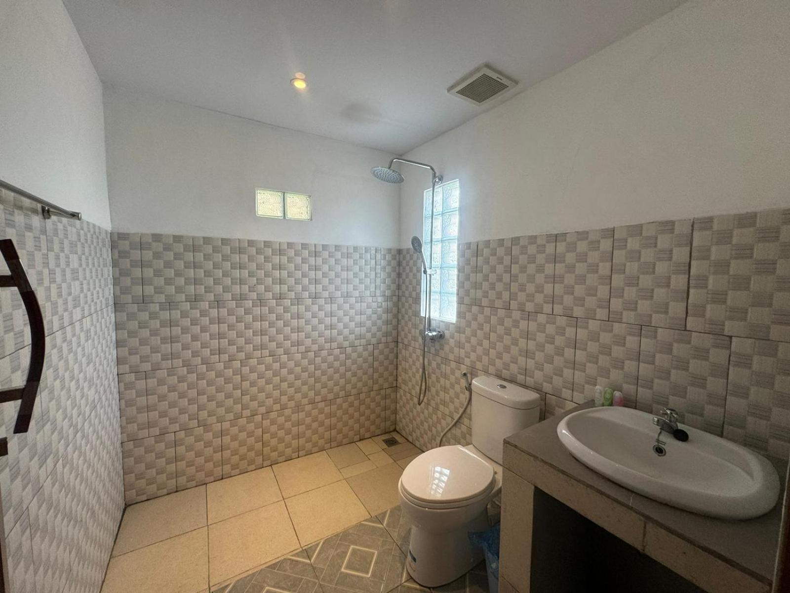 Uma Dadi Villa *